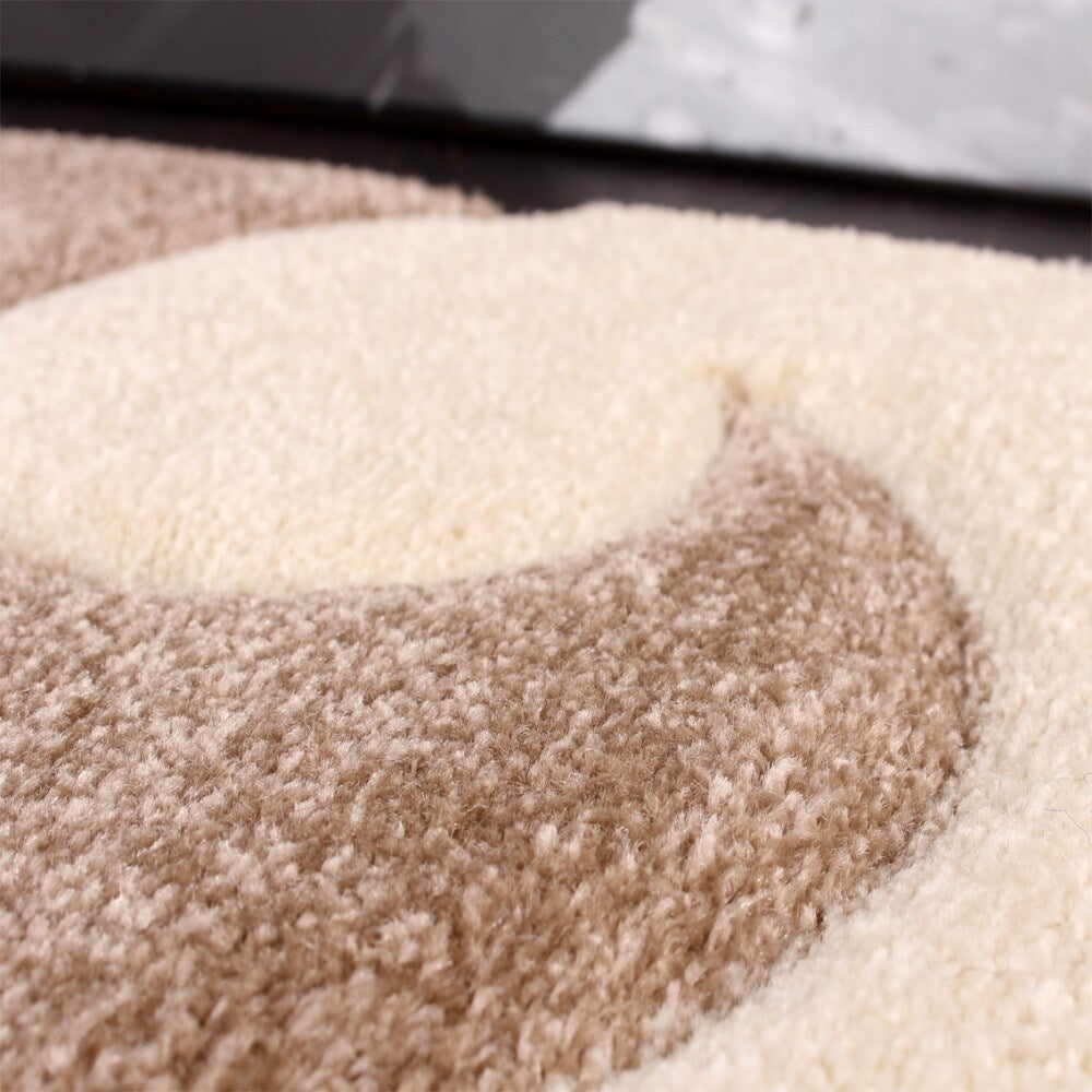 Tapis moderne à motif floral avec contour découpé