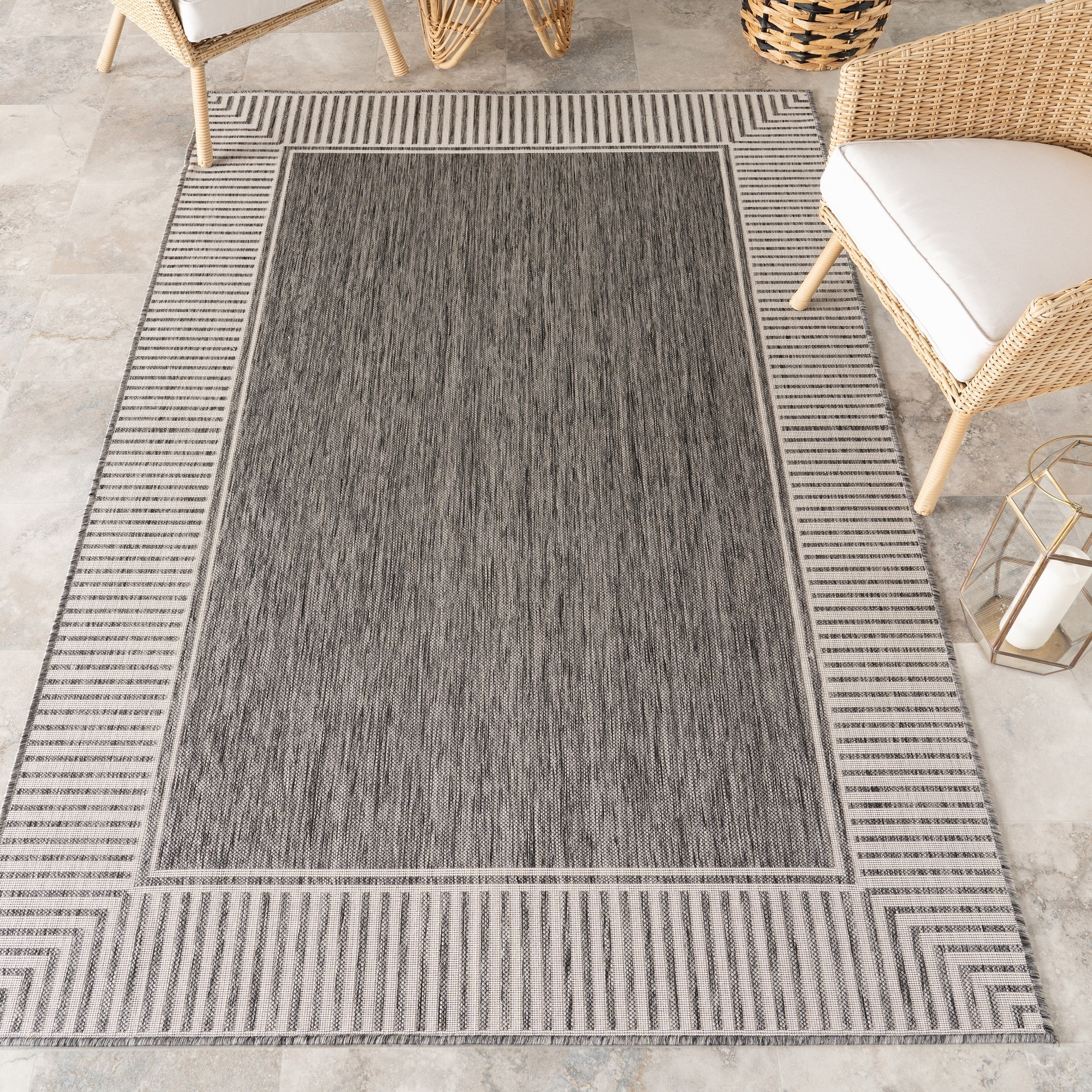 Tapis d'intérieur/extérieur classique à bordures Nuloom Leah