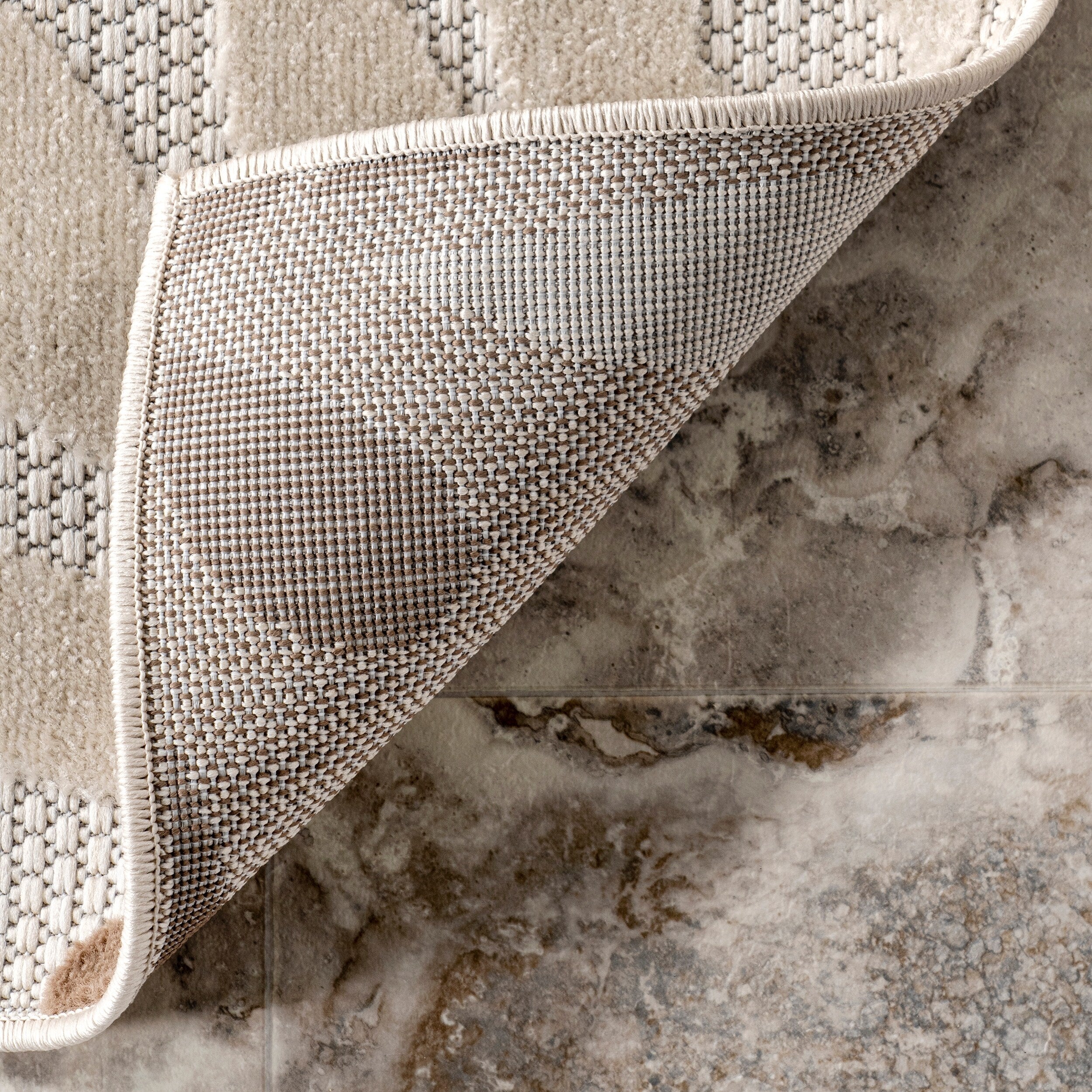 Tapis d'intérieur/extérieur à motif floral audacieux Nuloom Ronda