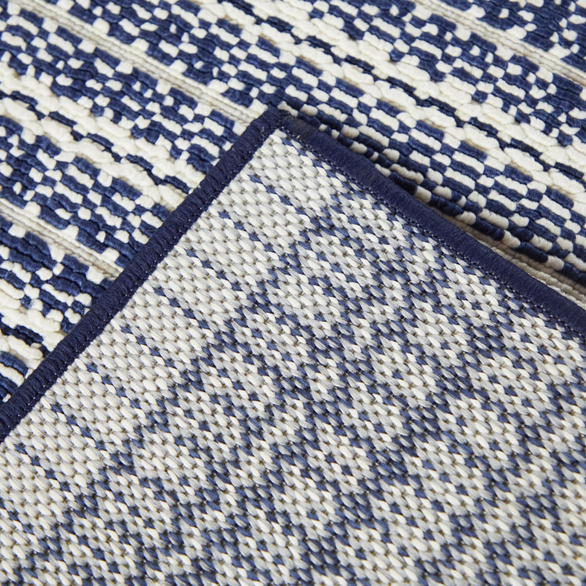 Tapis d'intérieur/extérieur à rayures transitionnelles Connell