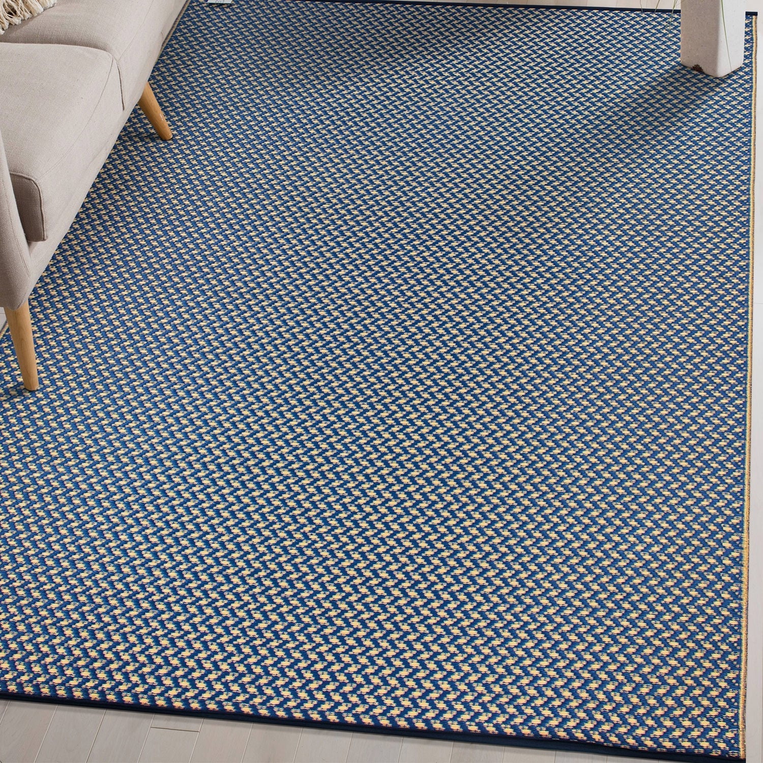 Tapis d'extérieur réversibles en plastique solide et contemporain