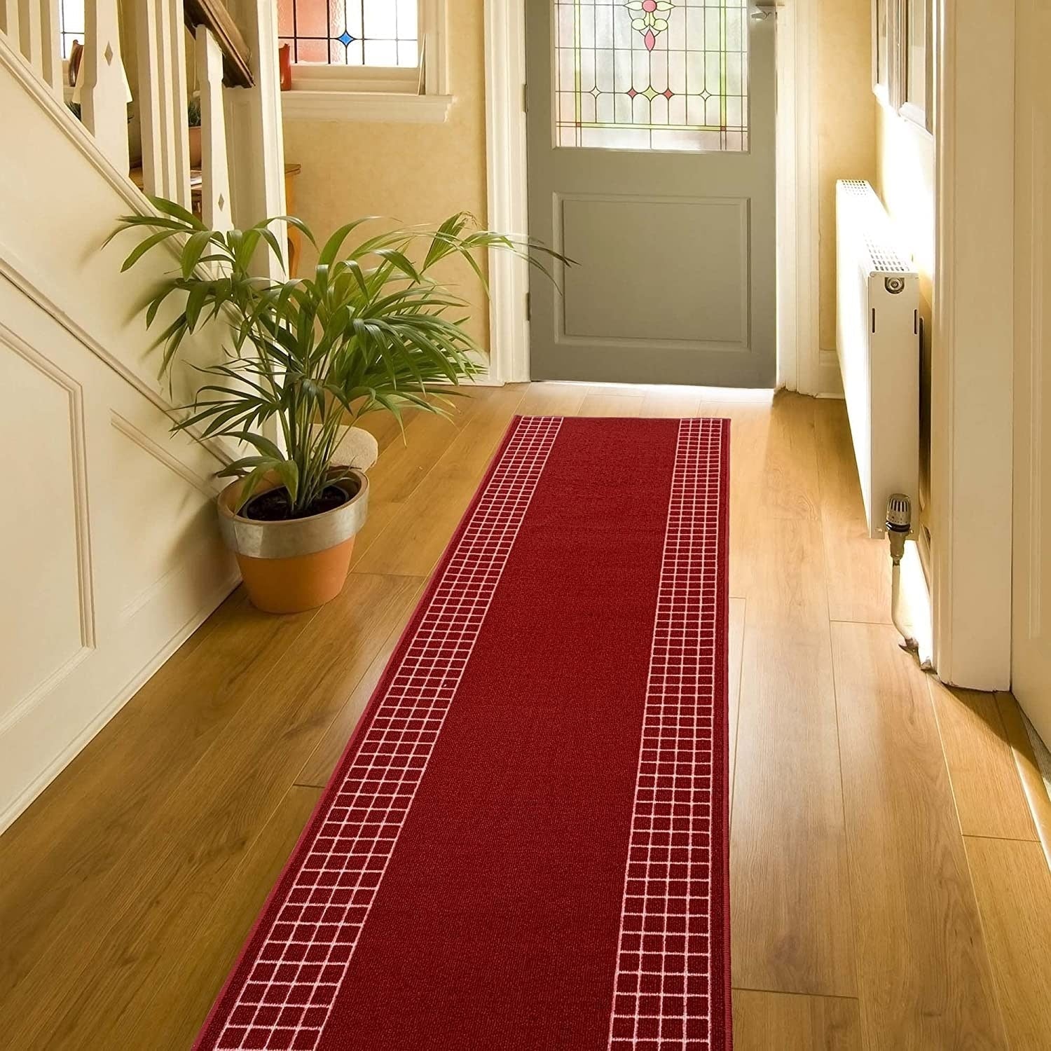 Tapis de couloir contemporain antidérapant à bordure à carreaux de 26 pouces de large
