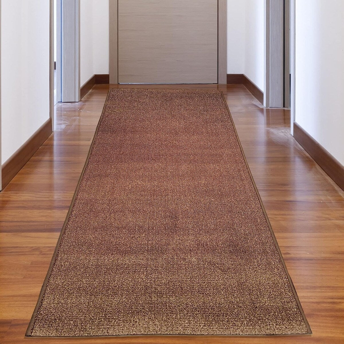 Tapis de couloir uni sur mesure, couleur beige, marron et rouge, avec envers en caoutchouc antidérapant, 66 cm de large et longueur au choix.