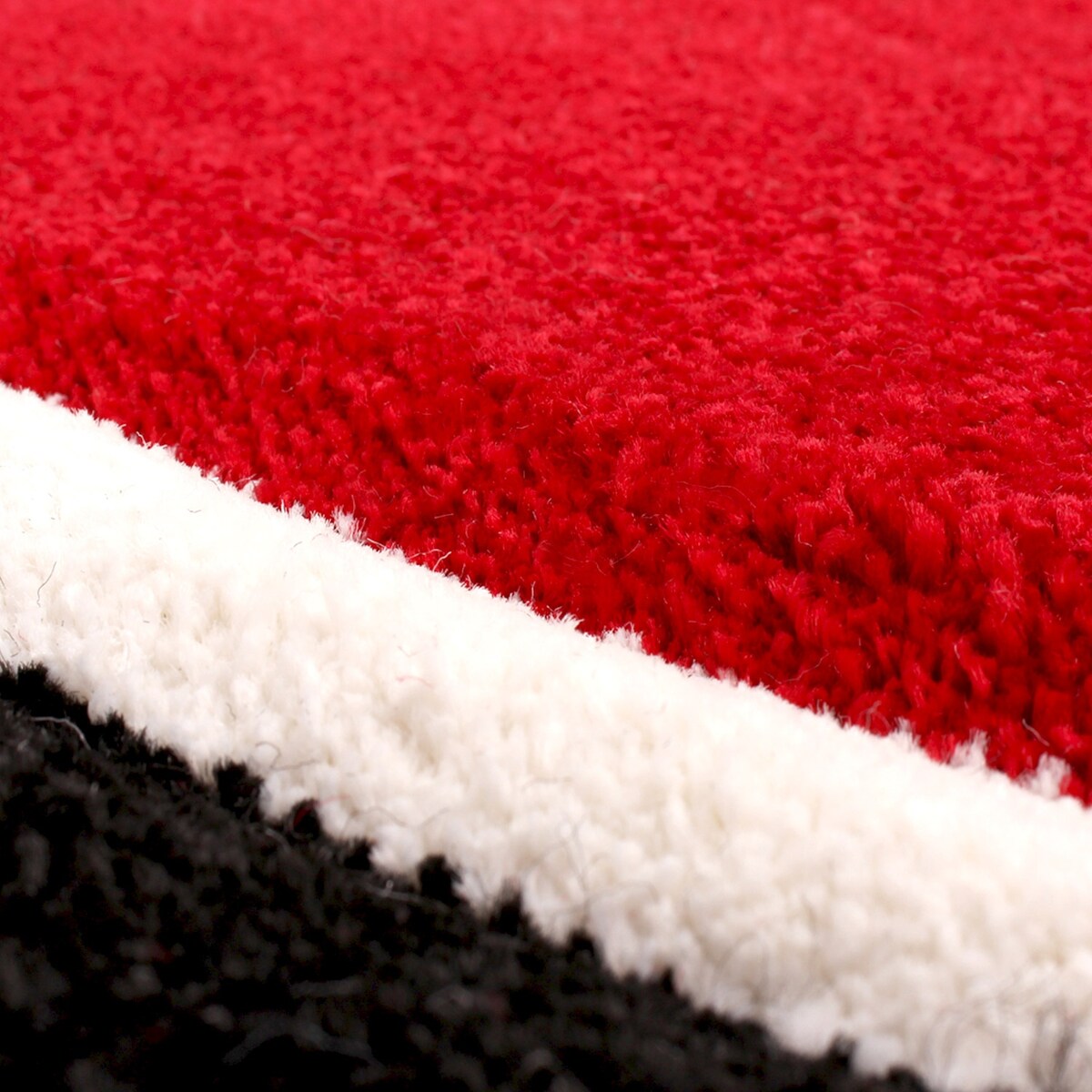 Tapis design avec contour découpé et motif ondulé moderne