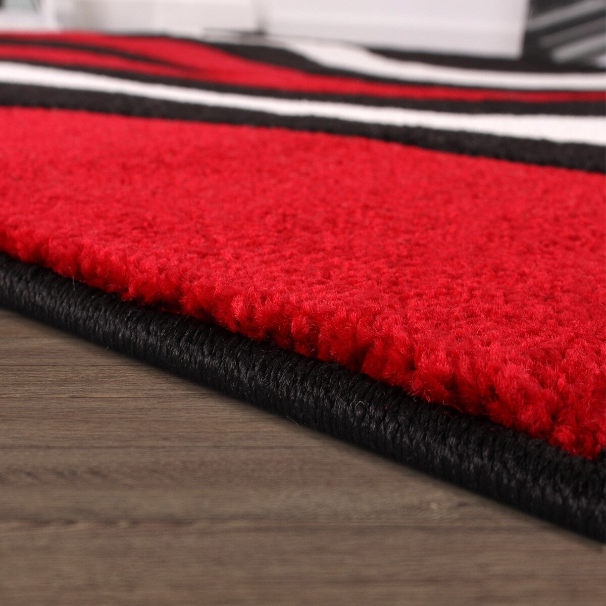 Tapis design avec contour découpé et motif ondulé moderne