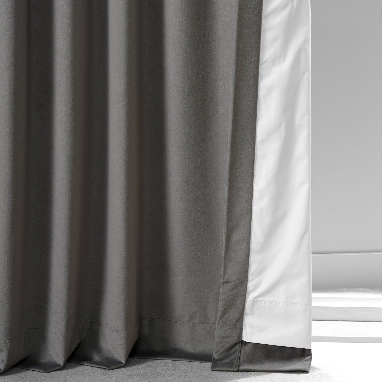 Rideaux occultants en velours moelleux Signature Exclusive Fabrics pour hôtel (1 panneau) - Draperie douce et luxueuse pour un contrôle de la lumière et une élégance optimale