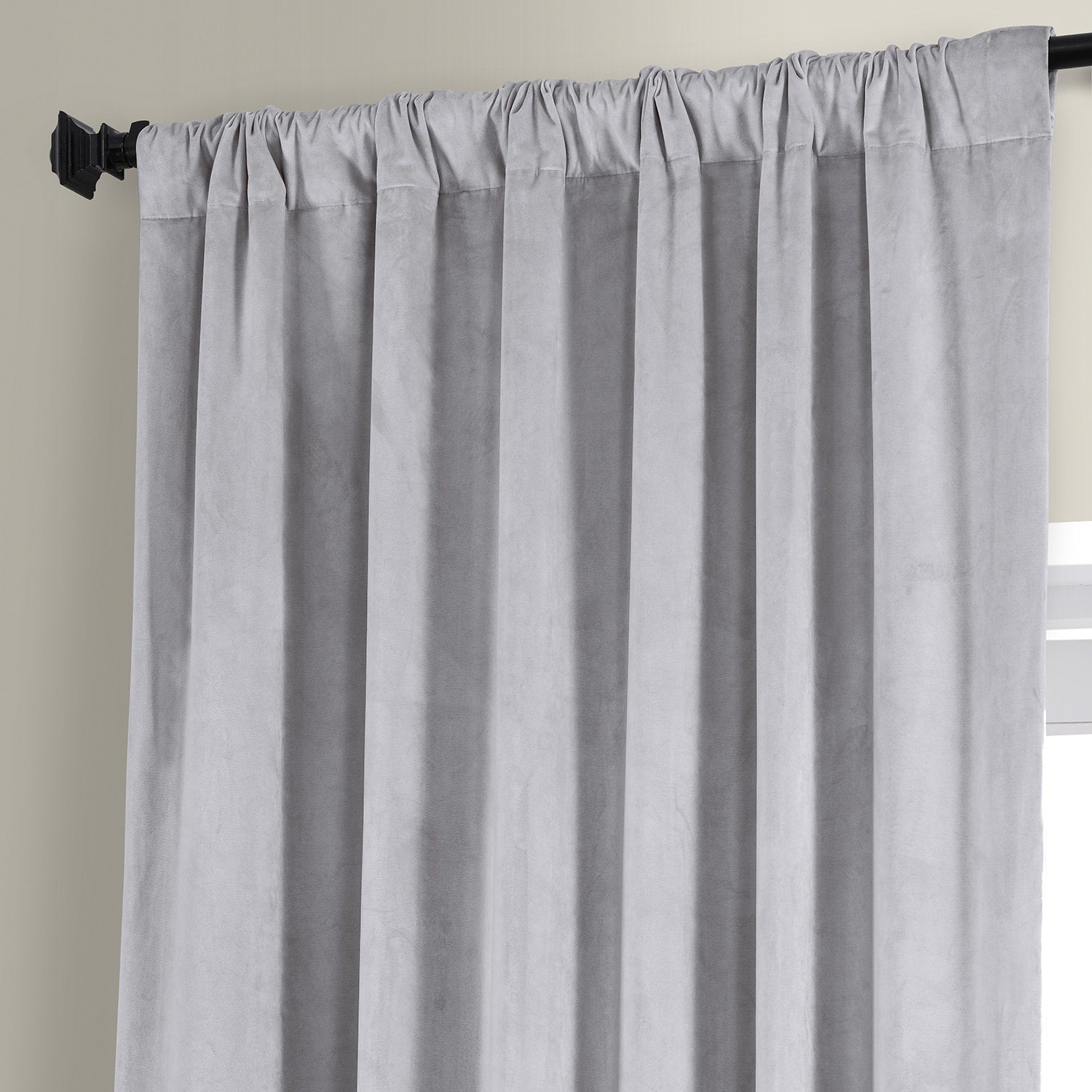 Rideaux occultants en velours moelleux Signature Exclusive Fabrics pour hôtel (1 panneau) - Draperie douce et luxueuse pour un contrôle de la lumière et une élégance optimale