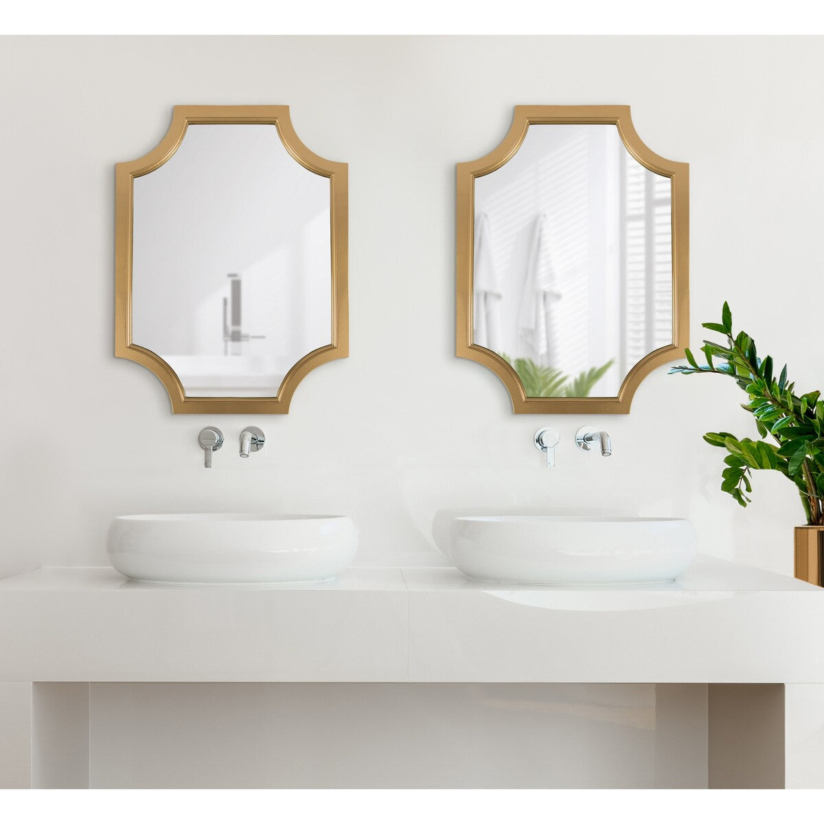 Miroir encadré en bois festonné Kate et Laurel Hogan