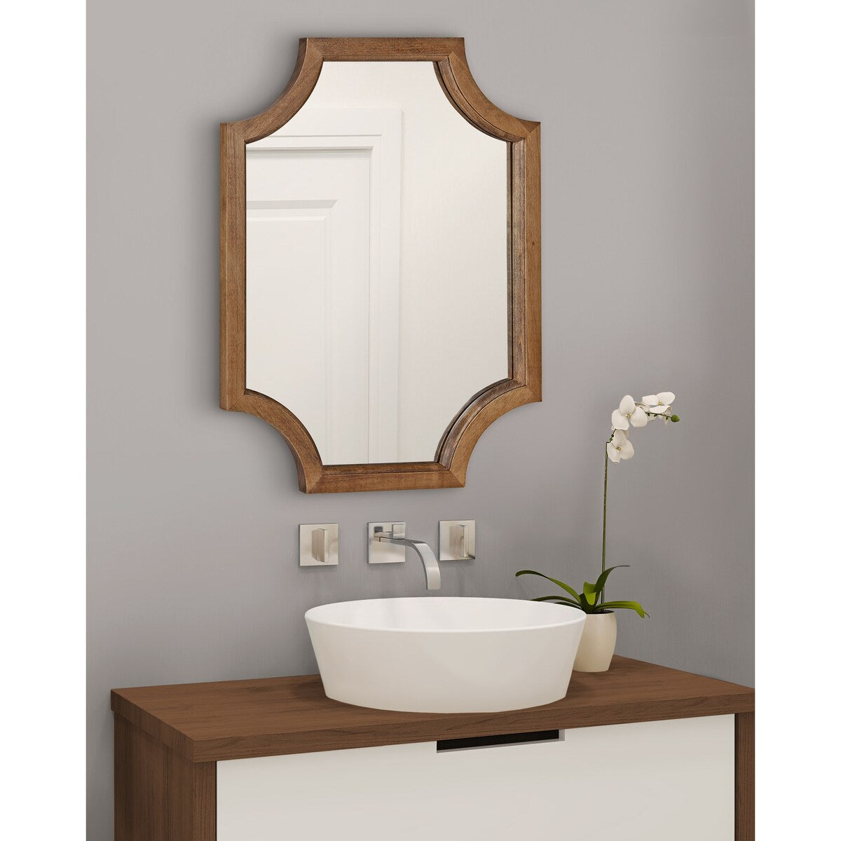 Miroir encadré en bois festonné Kate et Laurel Hogan