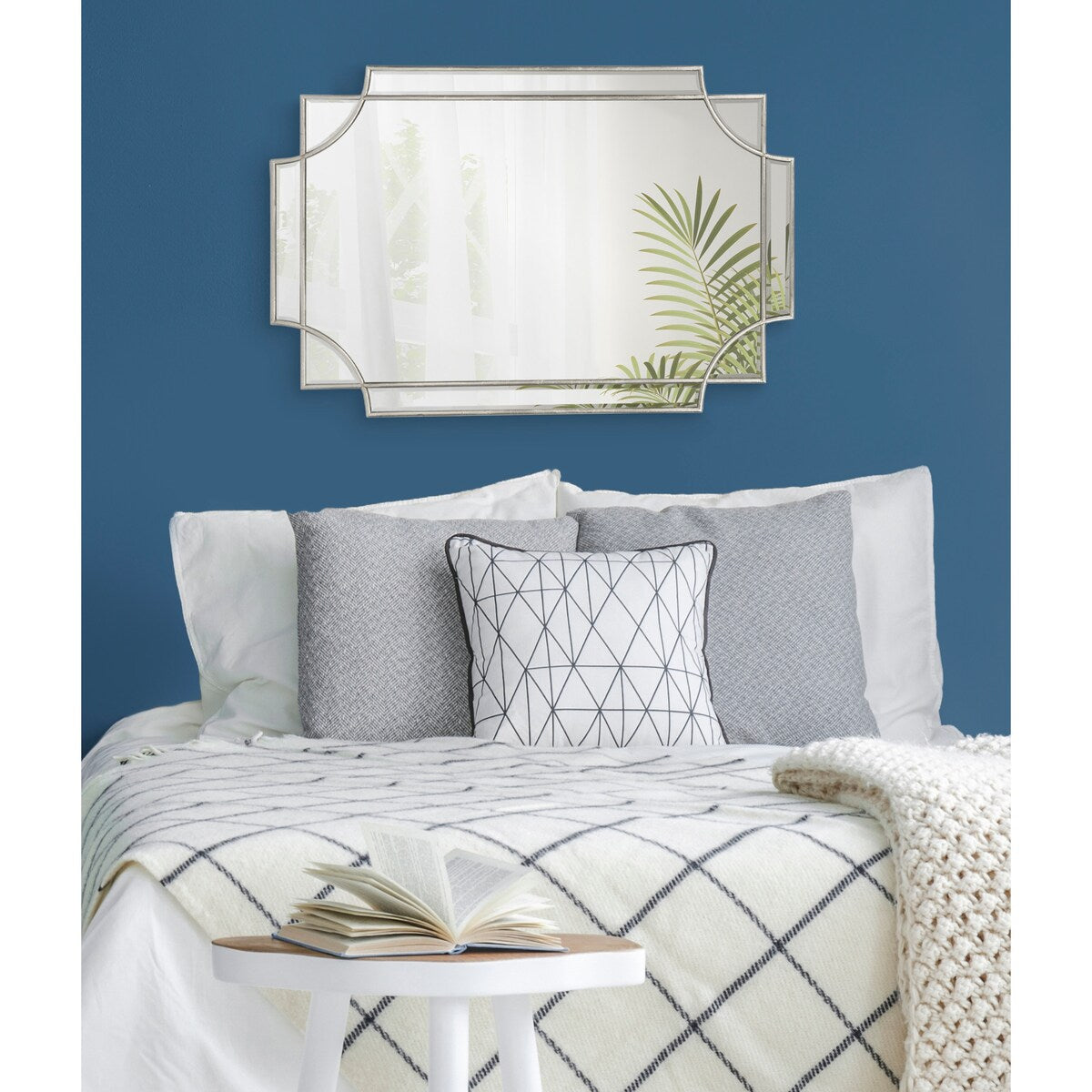 Miroir mural décoratif traditionnel encadré Kate et Laurel Minuette