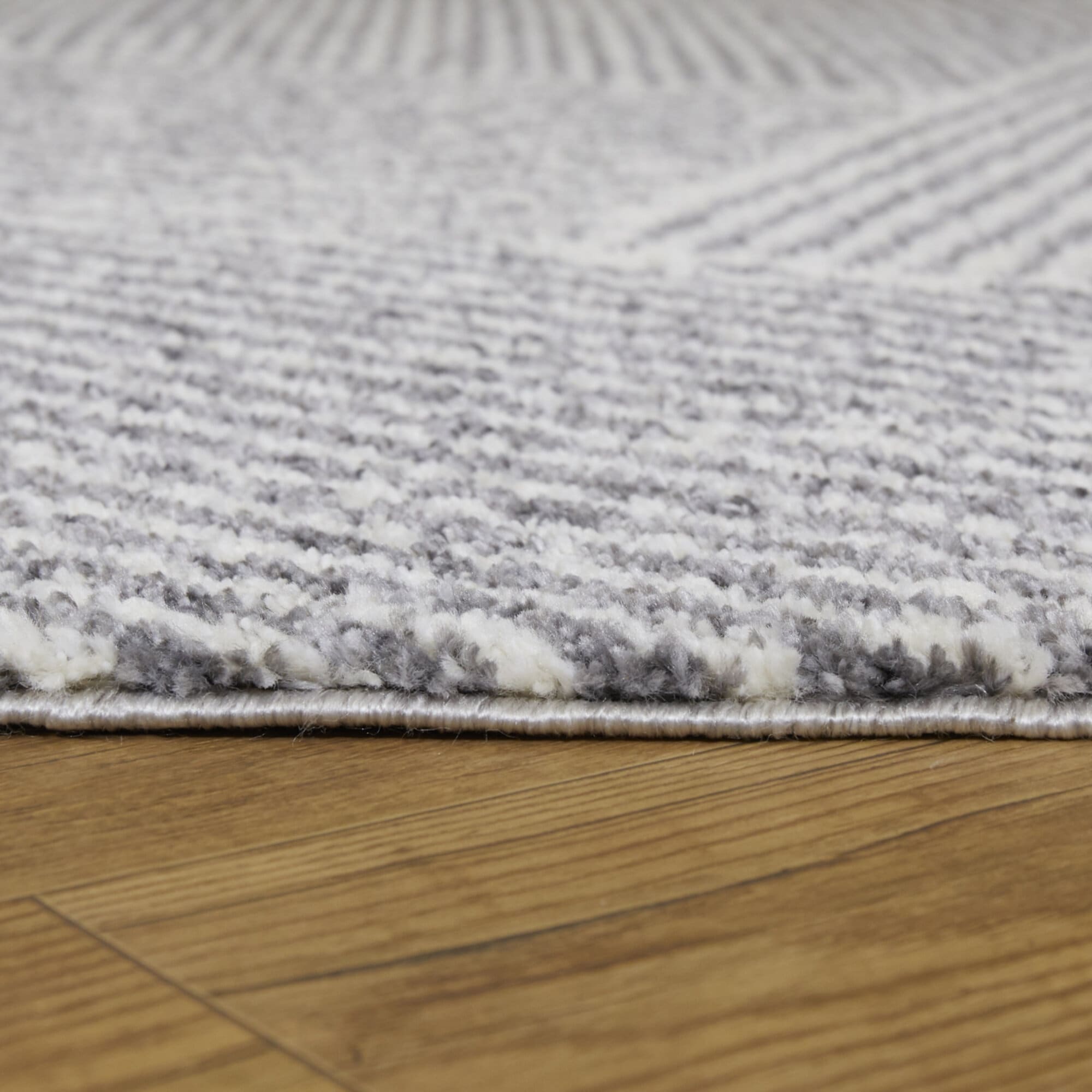 Tapis moderne à rayures variées Larsen