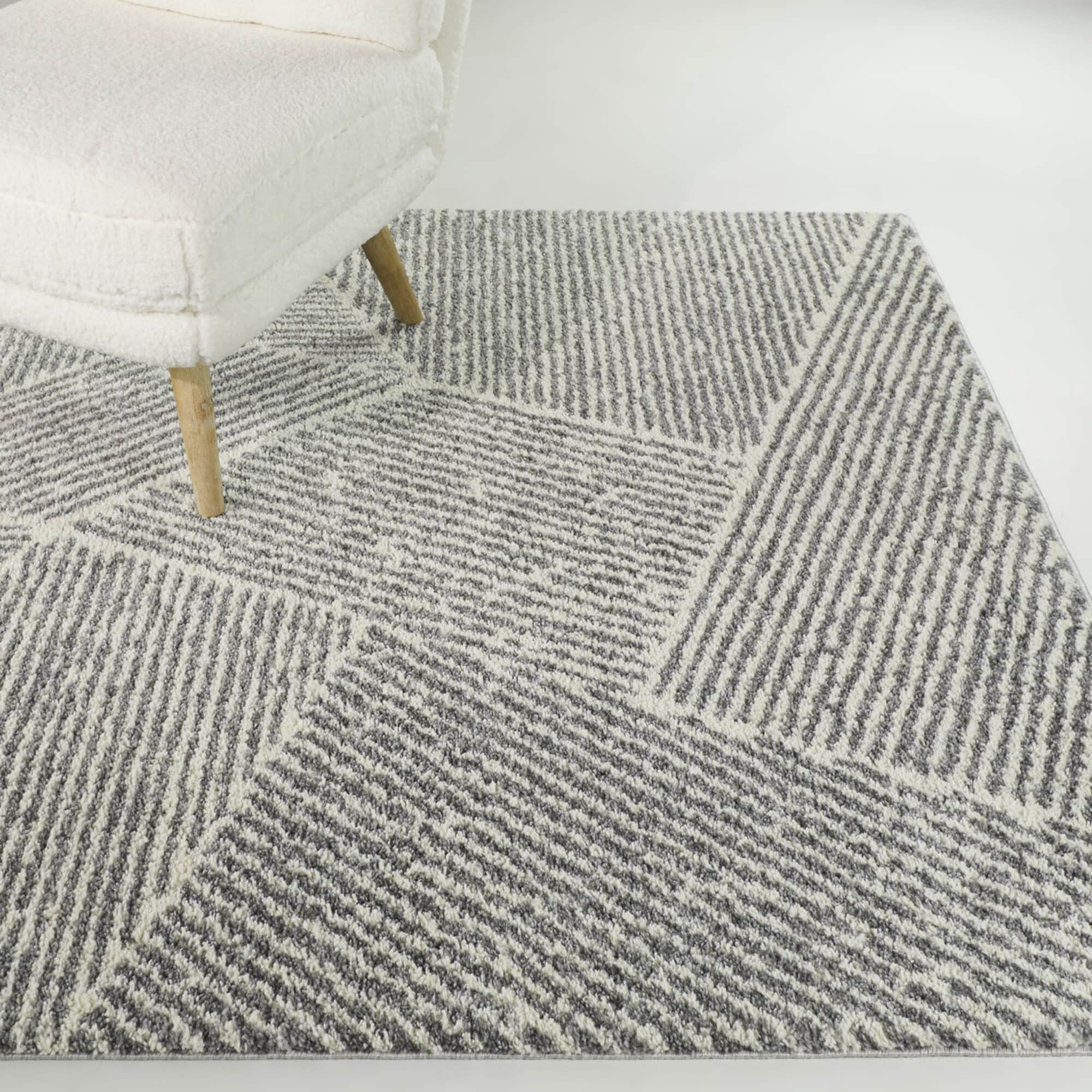 Tapis moderne à rayures variées Larsen