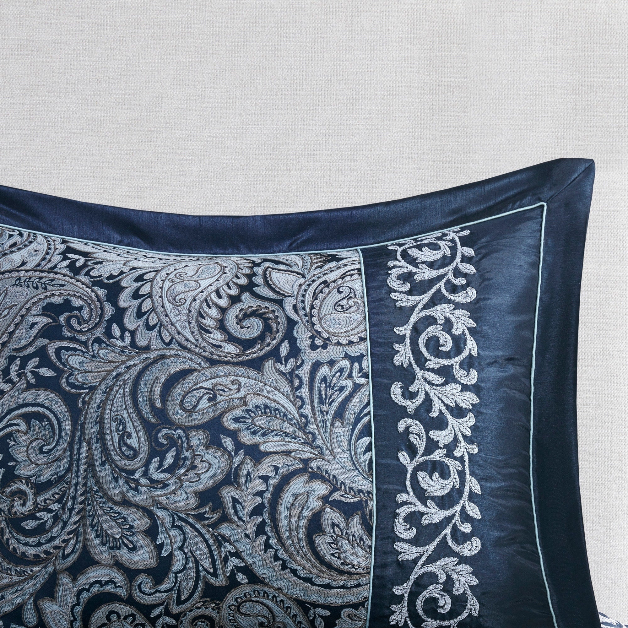 Ensemble de couette jacquard Madison Park Elaine bleu marine 7 pièces