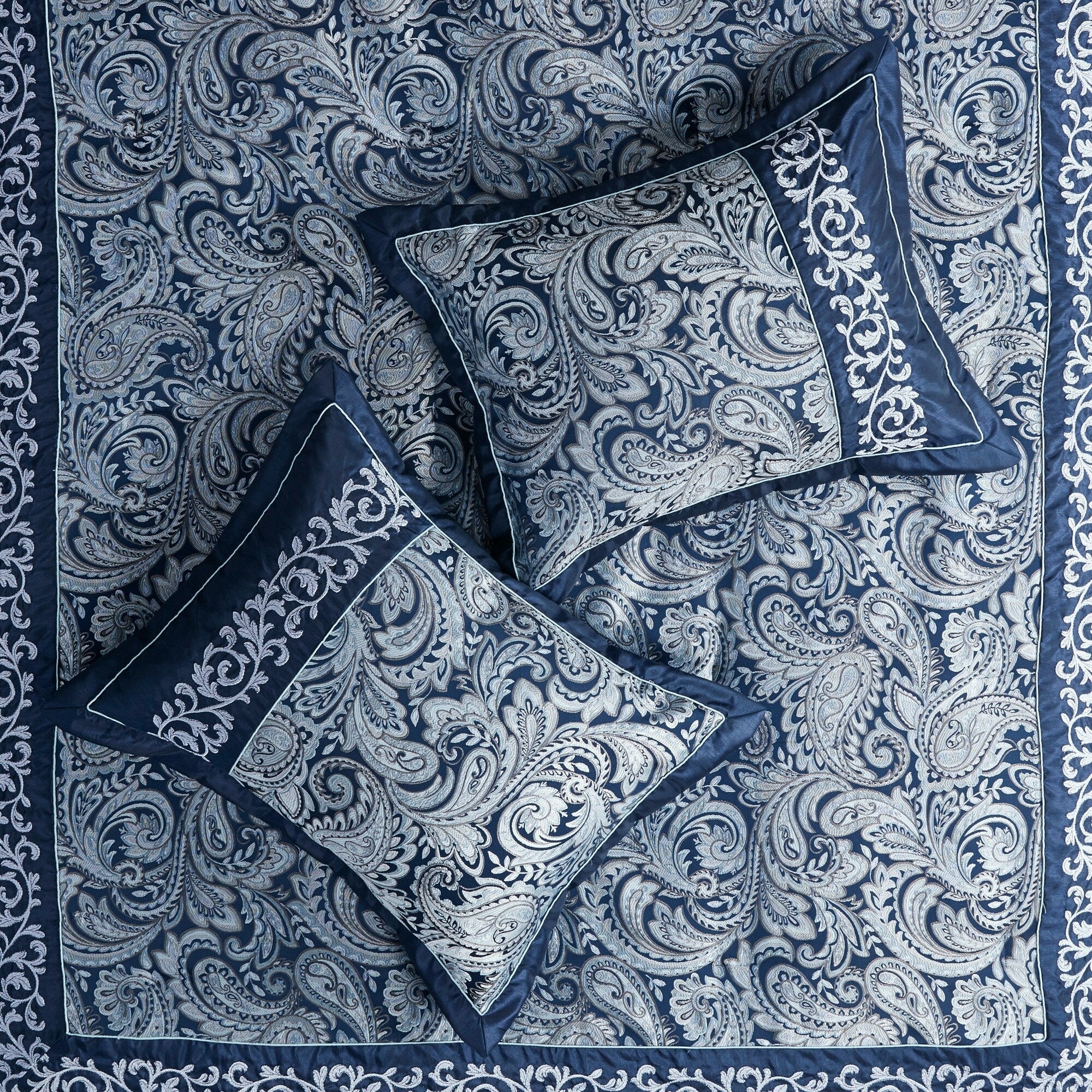 Ensemble de couette jacquard Madison Park Elaine bleu marine 7 pièces