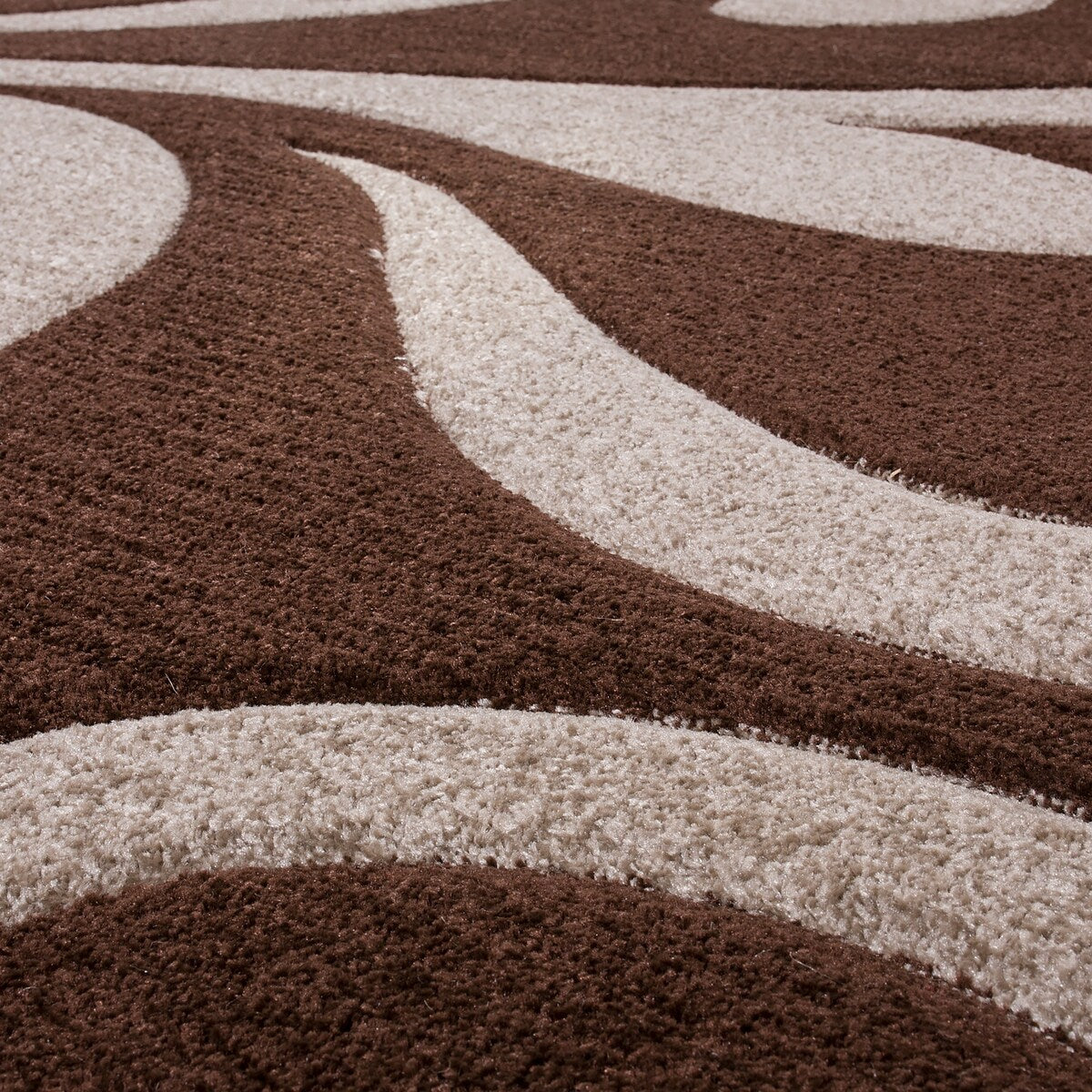 Tapis moderne à motif floral avec contour découpé