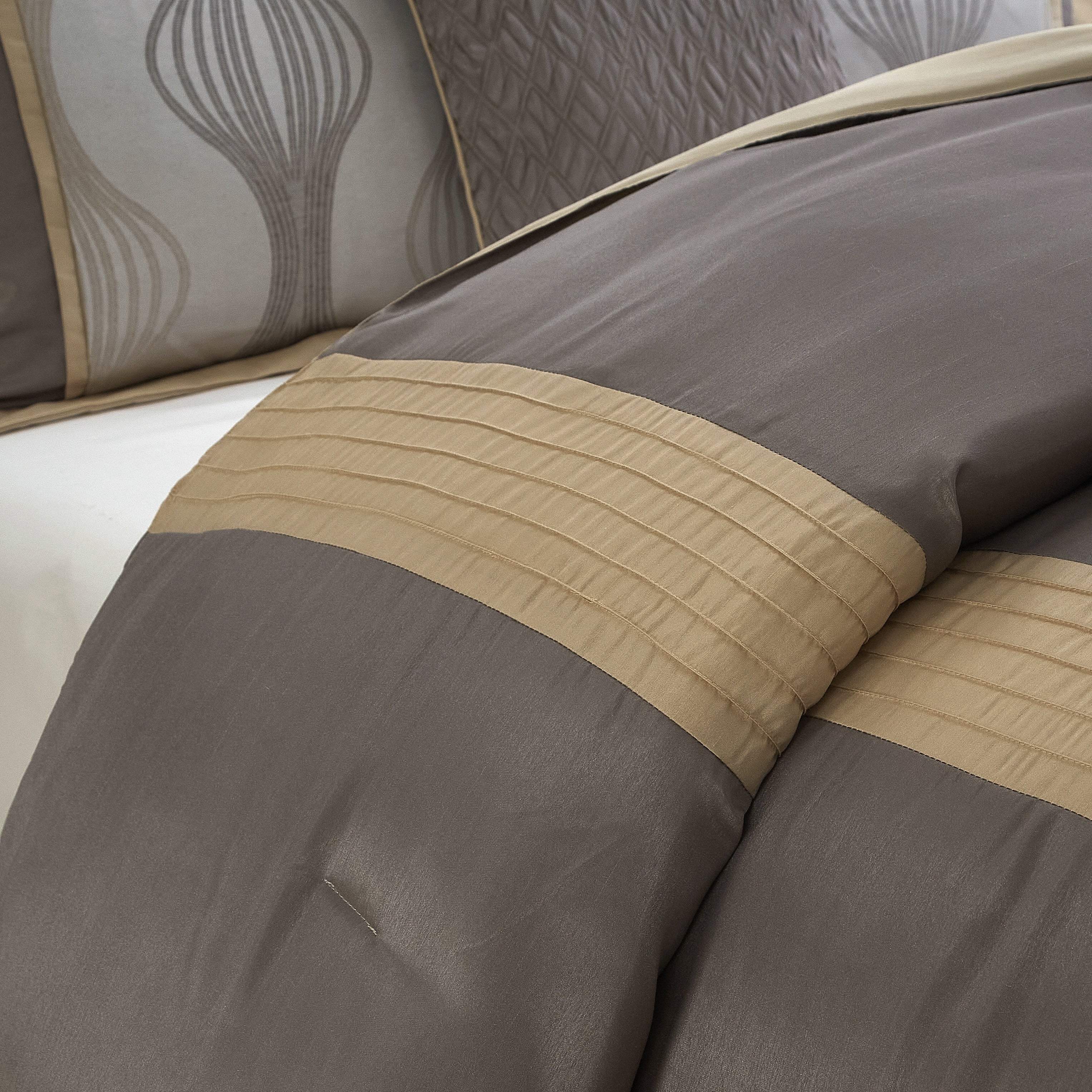 Nanshing Daniella 7-Piece Modern Geometric Comforter Set