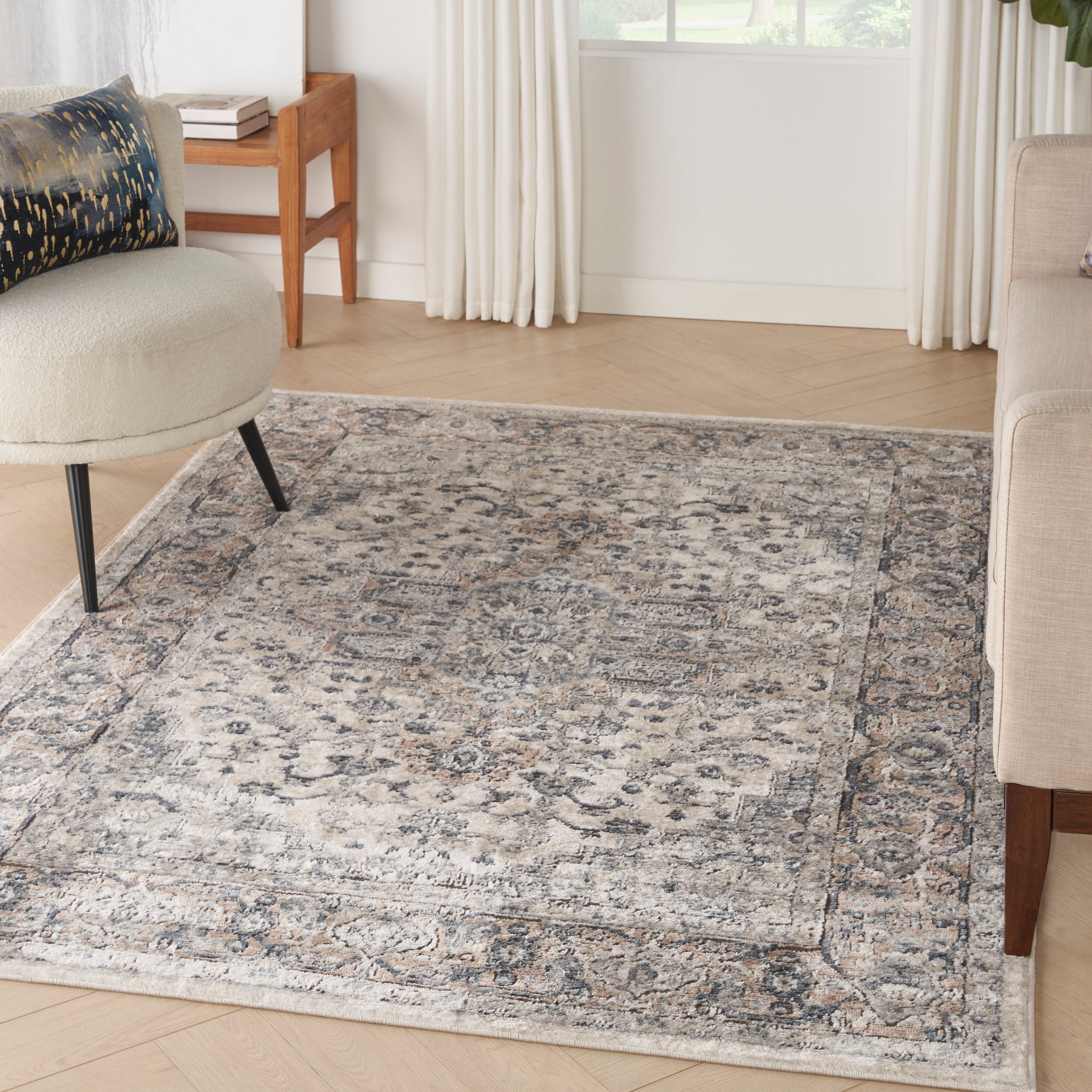 Tapis médaillon persan classique Nourison Concerto.