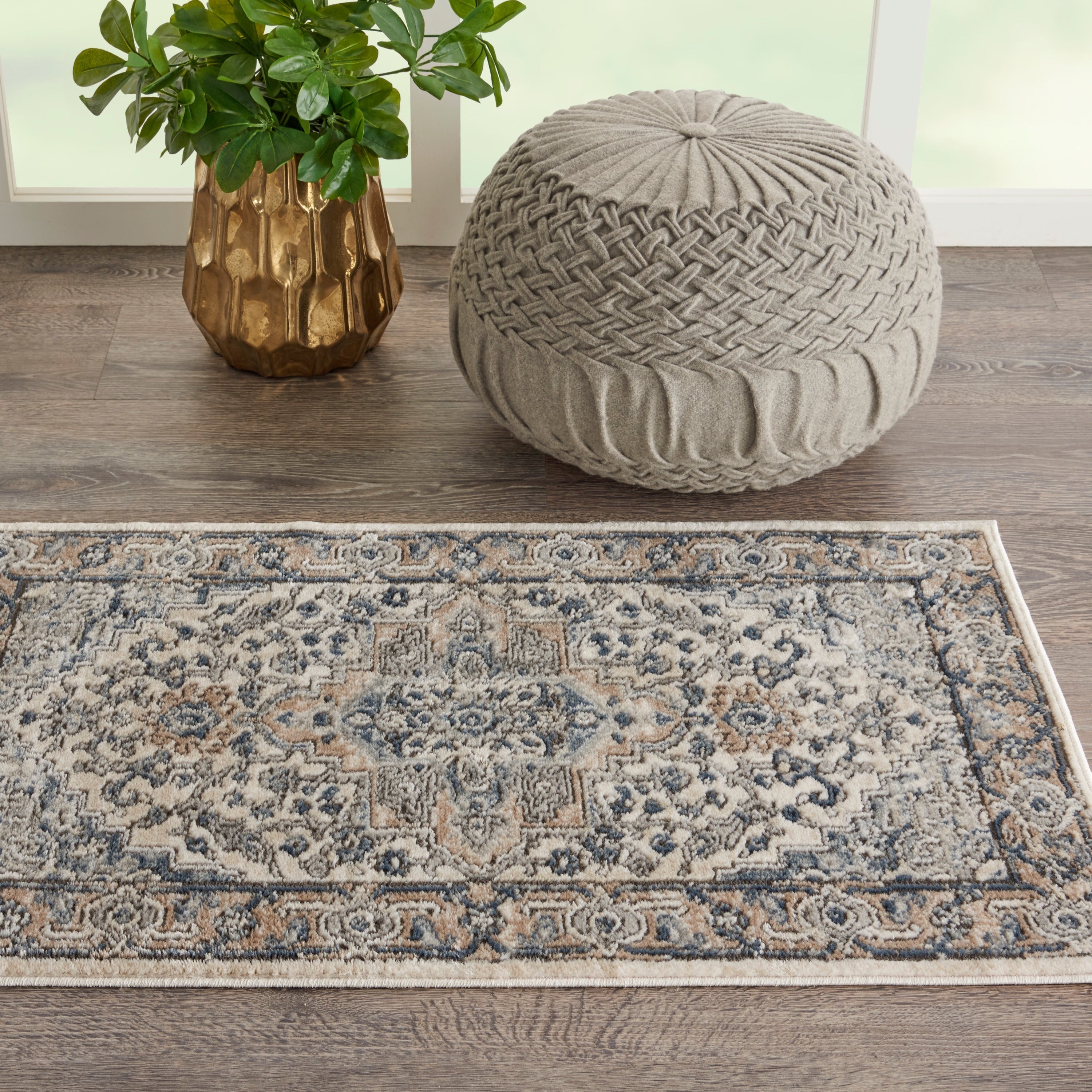 Tapis médaillon persan classique Nourison Concerto.