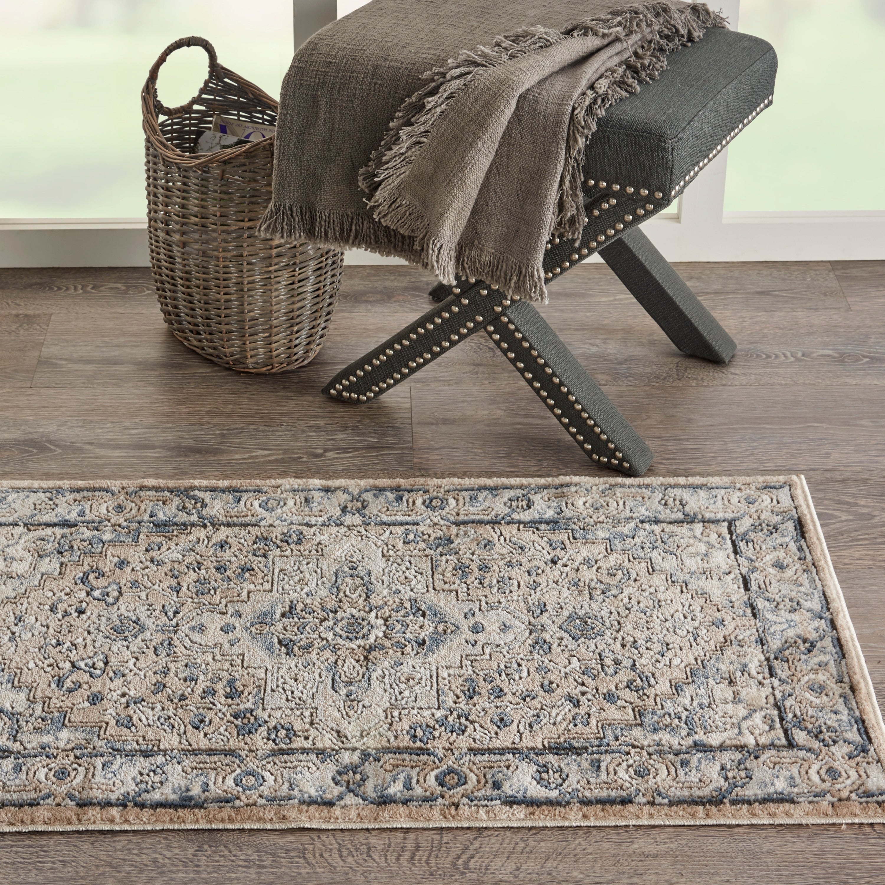 Tapis médaillon persan classique Nourison Concerto.