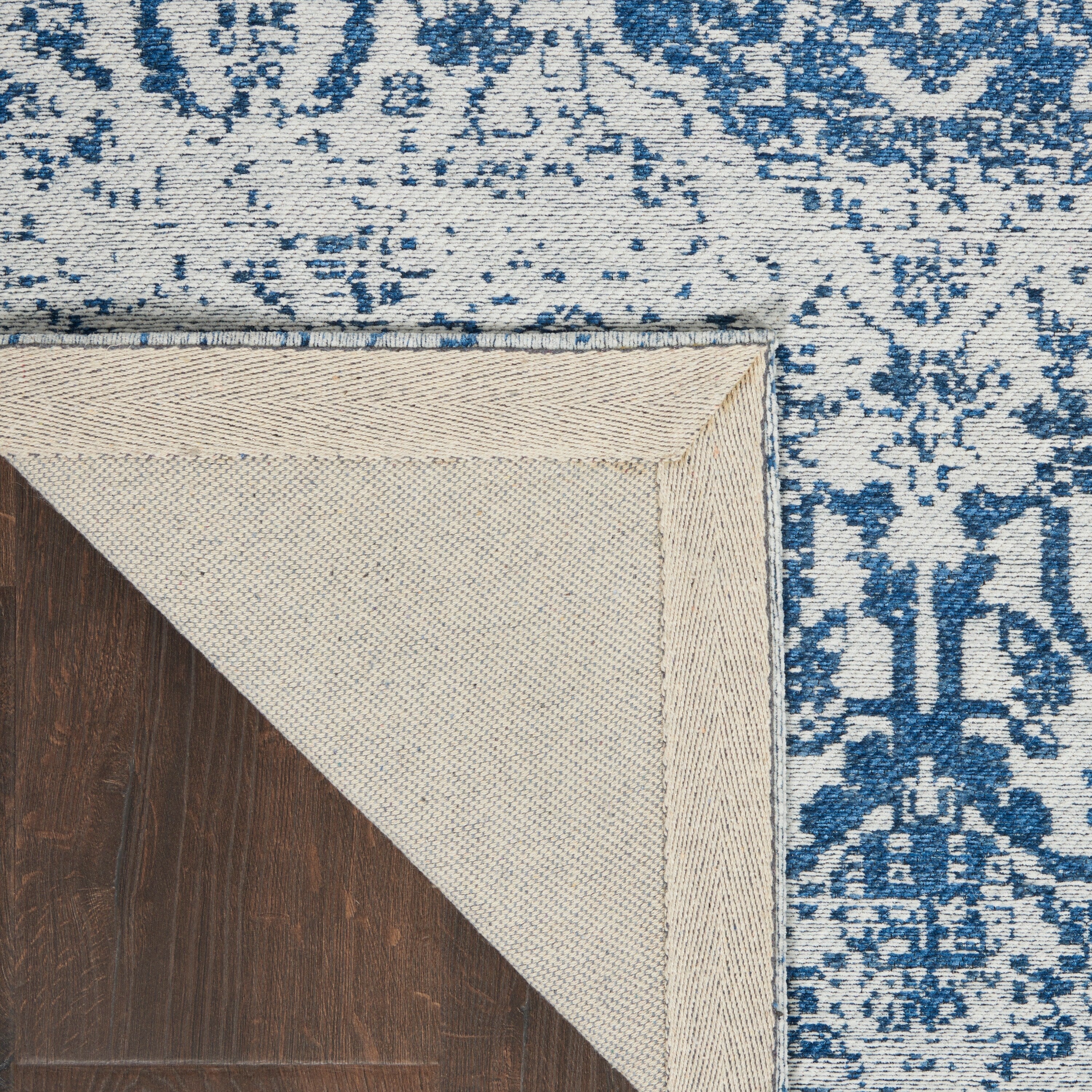 Tapis contemporain Nourison Damask vieilli