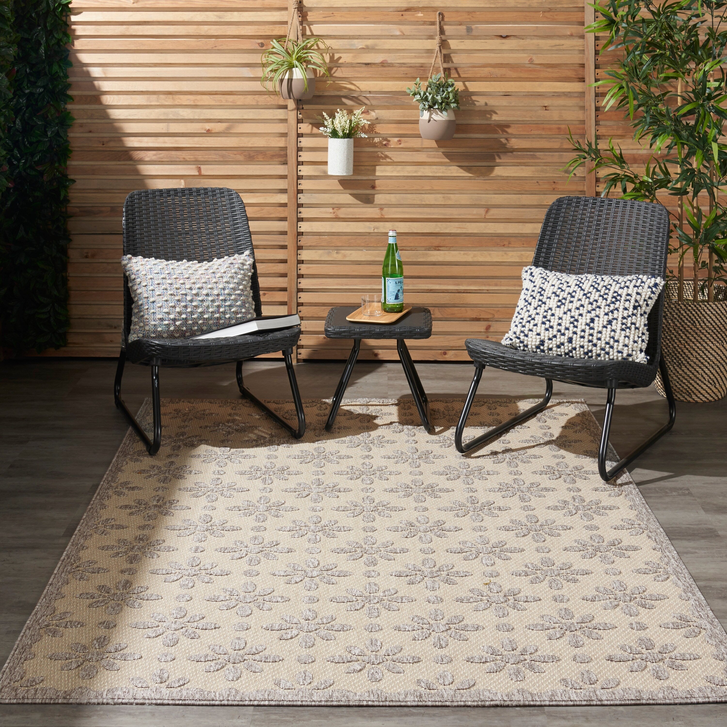 Tapis d'intérieur et d'extérieur géométrique moderne à motif floral et haut-bas Nourison Palamos