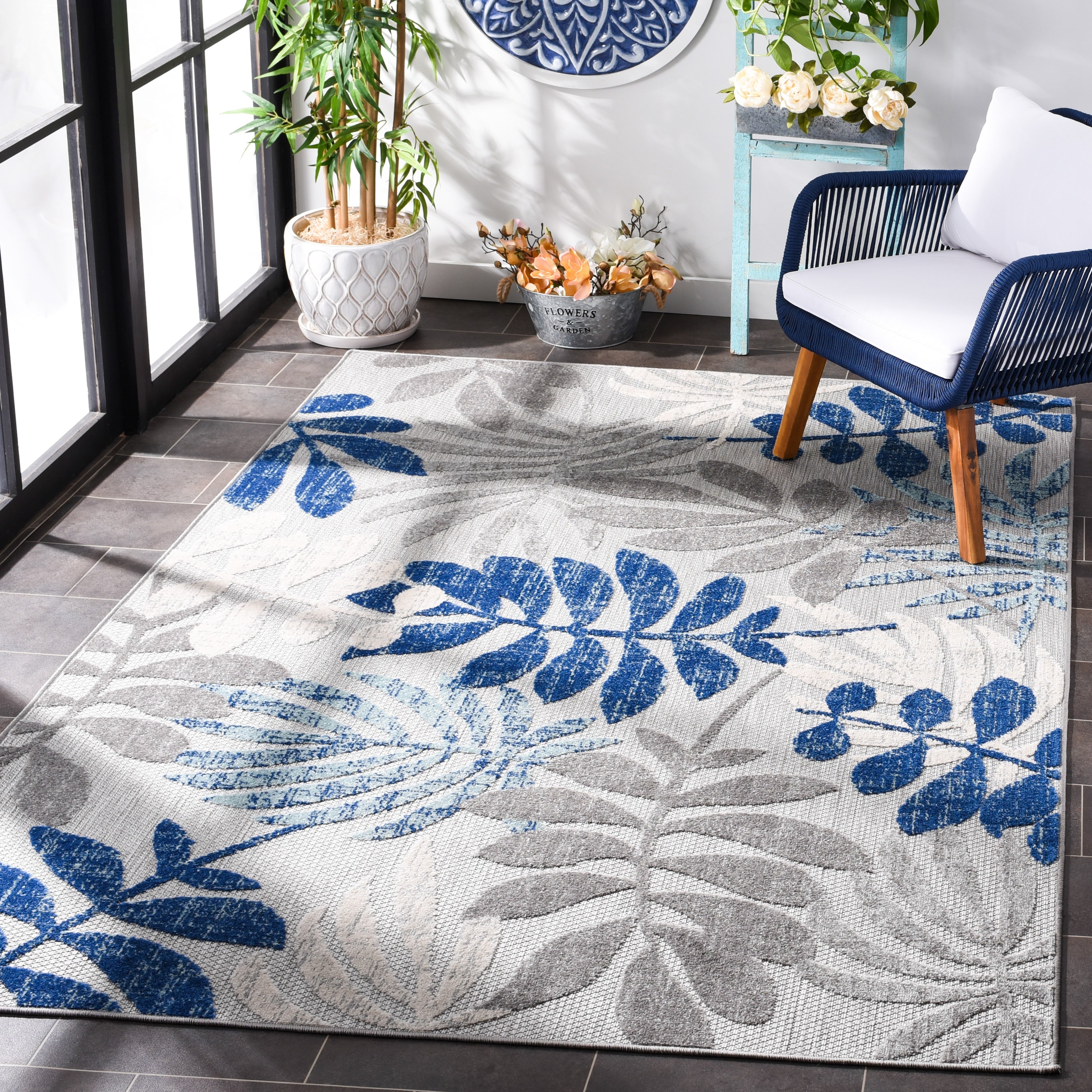 Tapis de patio imperméable à motif floral pour intérieur/extérieur SAFAVIEH Cabana Neera