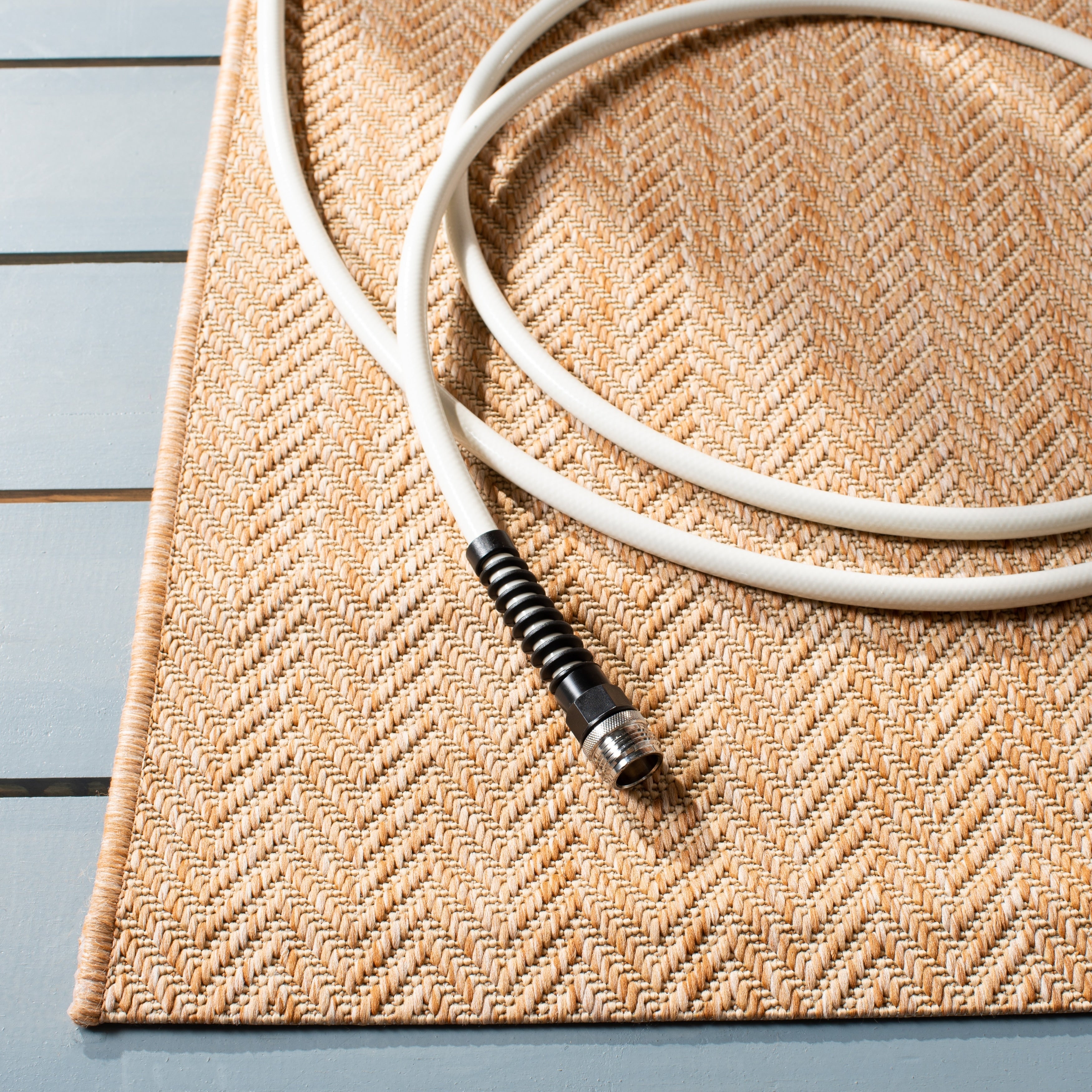 Tapis de jardin imperméable pour intérieur/extérieur SAFAVIEH Courtyard Ilmur