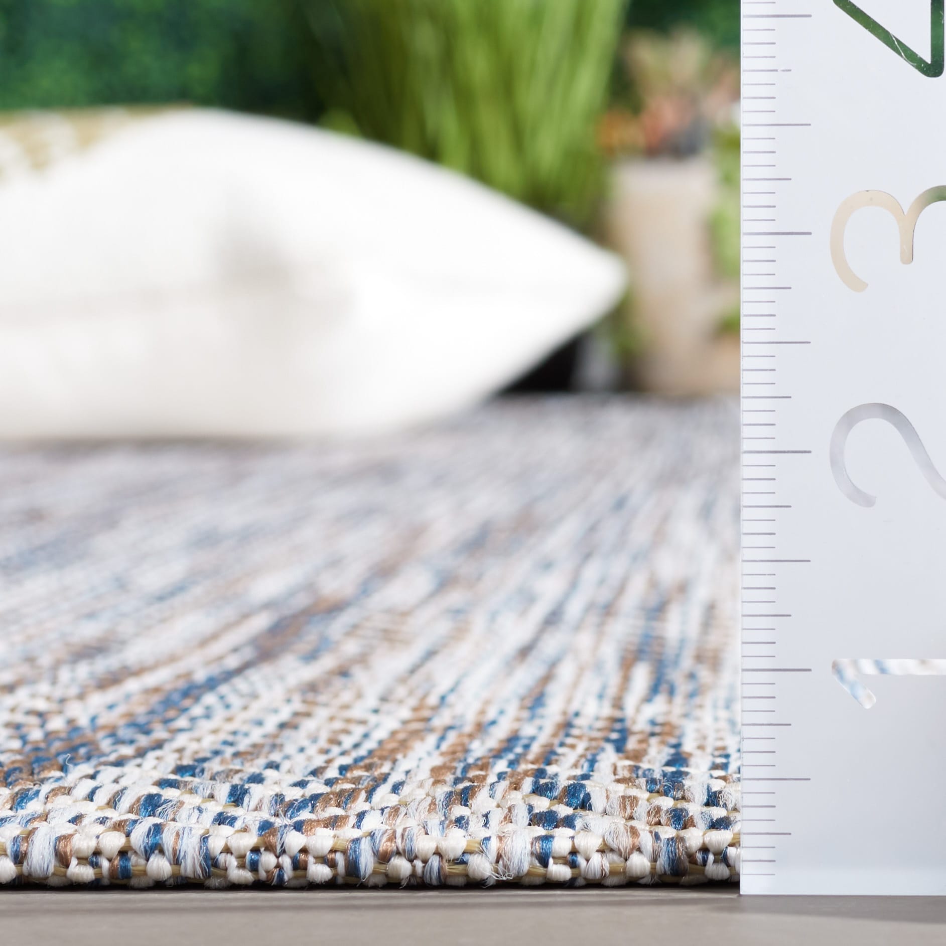 Tapis de jardin imperméable pour intérieur/extérieur SAFAVIEH Courtyard Ilmur