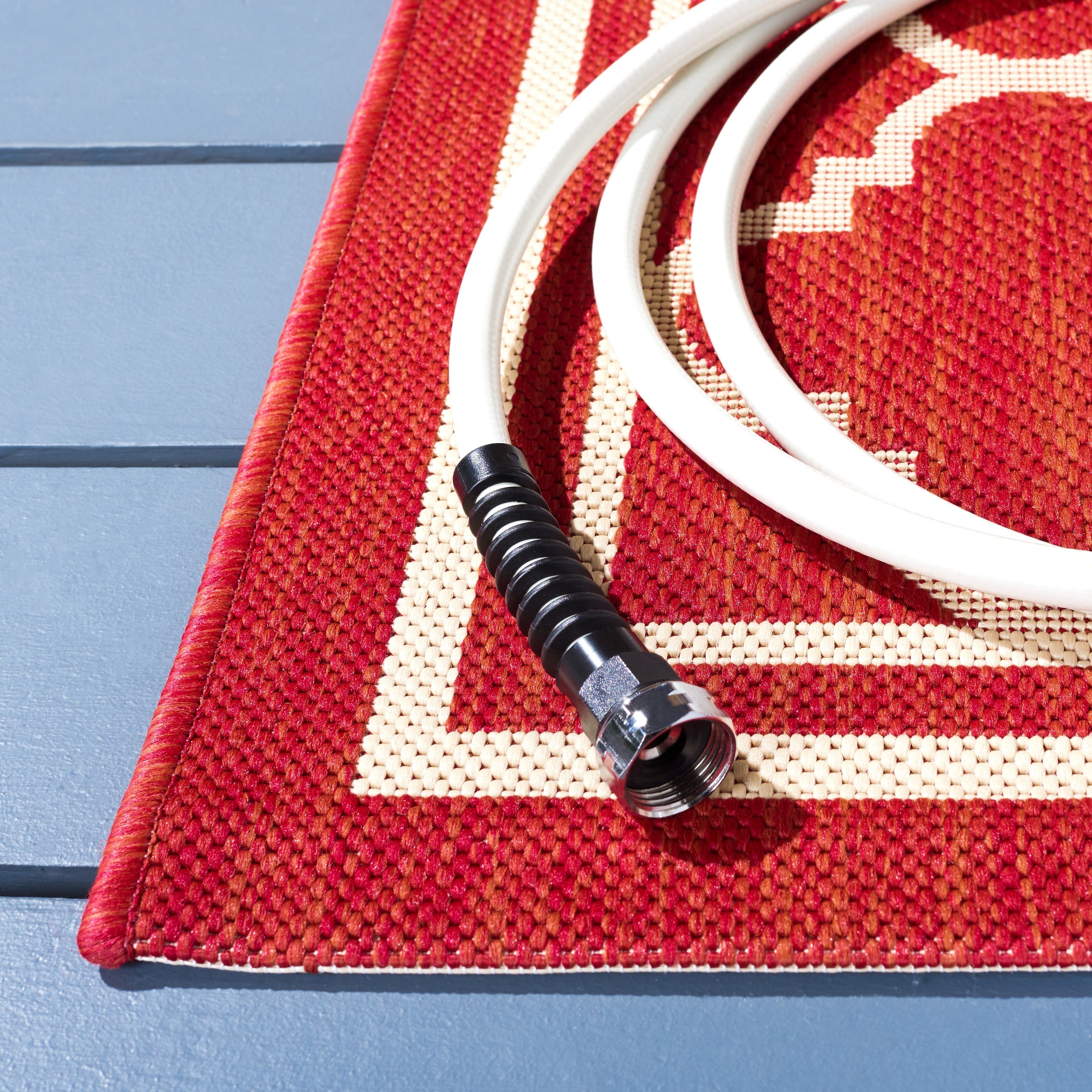 Tapis de jardin imperméable d'intérieur/extérieur SAFAVIEH Courtyard Kristelle