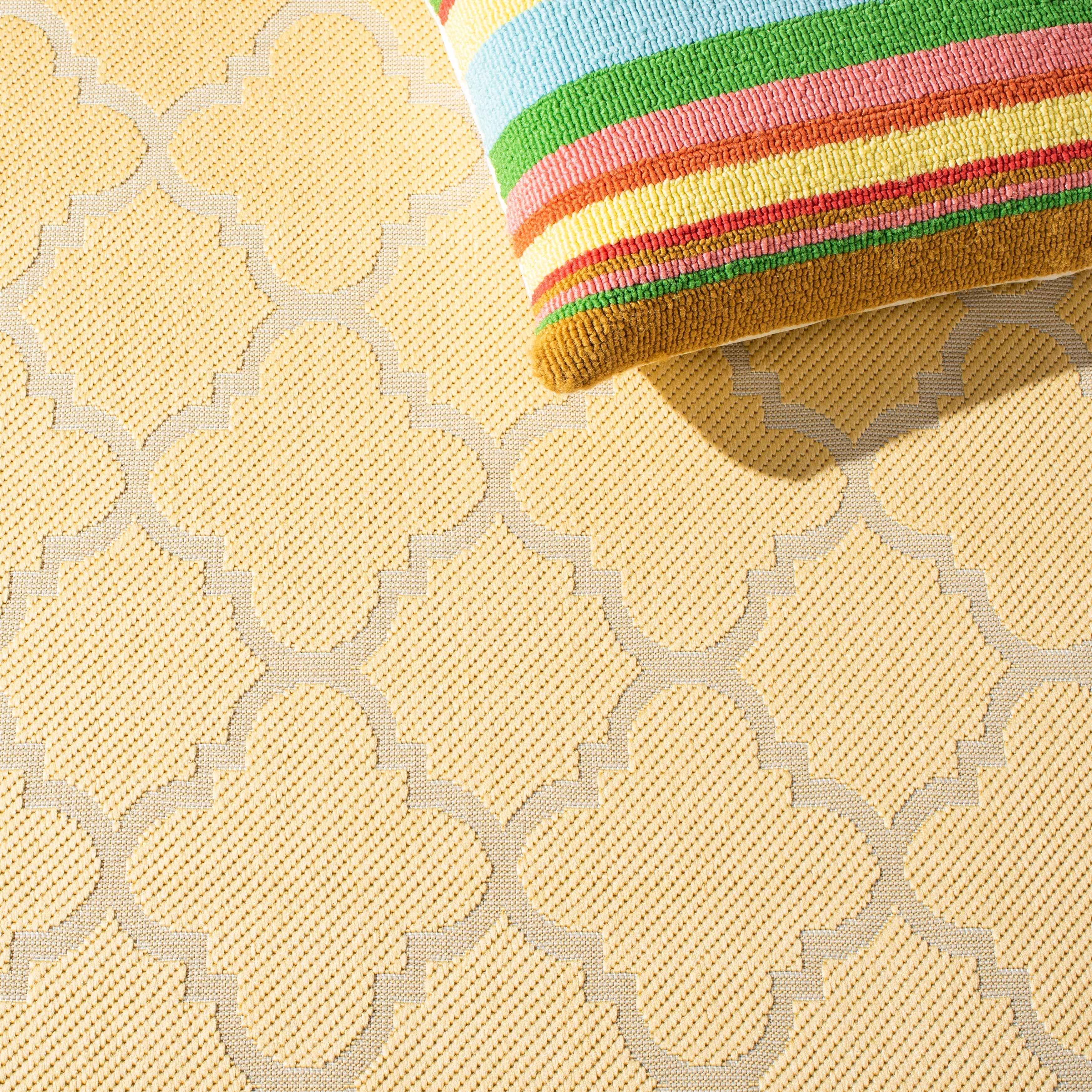 Tapis de jardin imperméable d'intérieur/extérieur SAFAVIEH Courtyard Kristelle