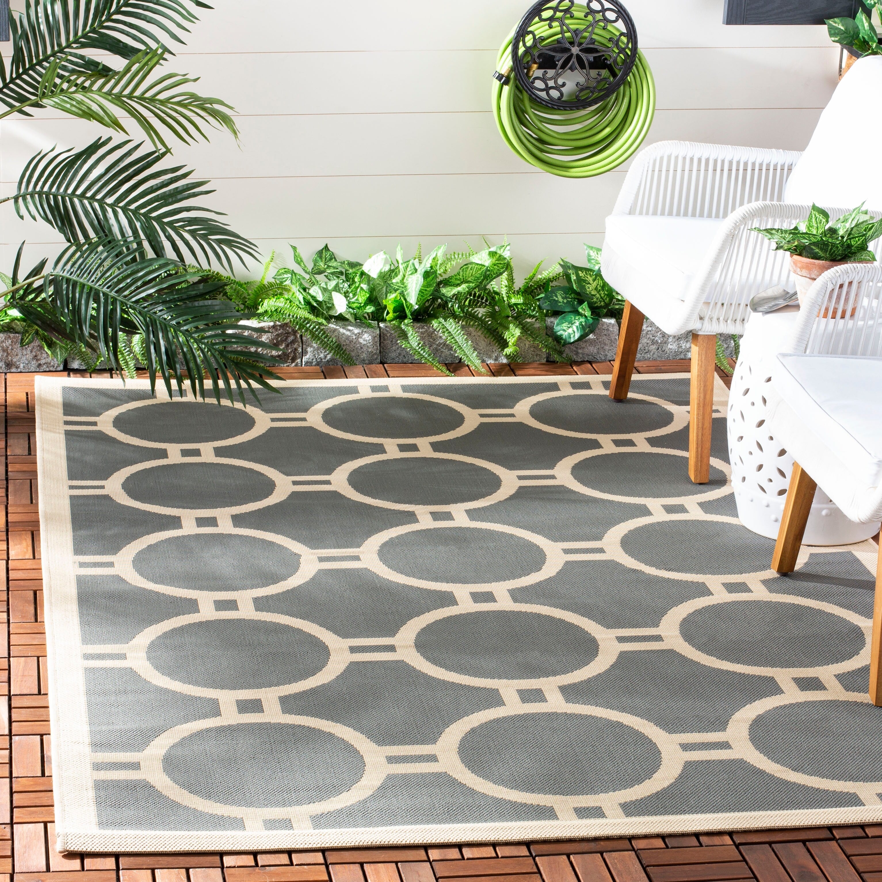 Tapis de jardin imperméable d'intérieur/extérieur SAFAVIEH Courtyard Nira