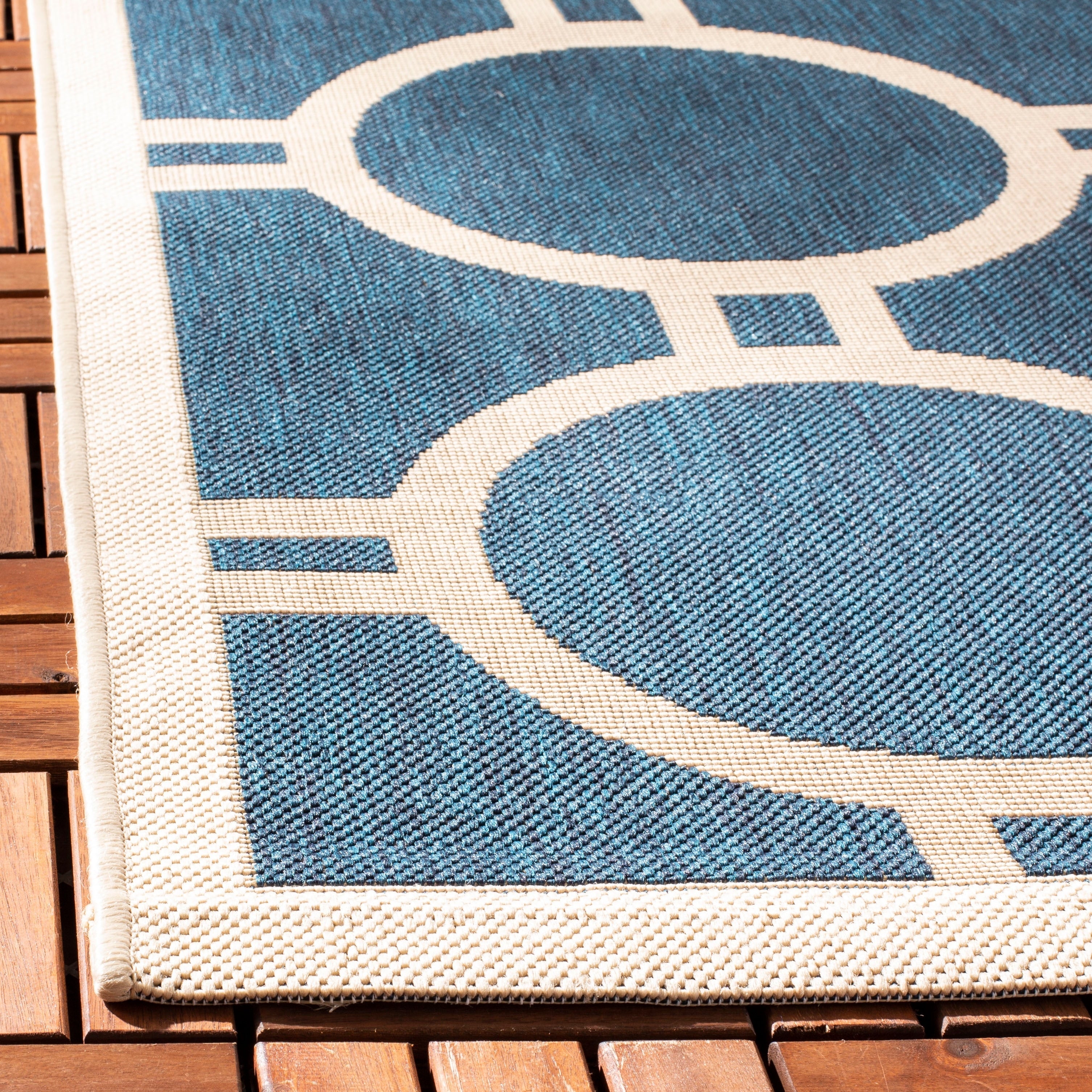 Tapis de jardin imperméable d'intérieur/extérieur SAFAVIEH Courtyard Nira
