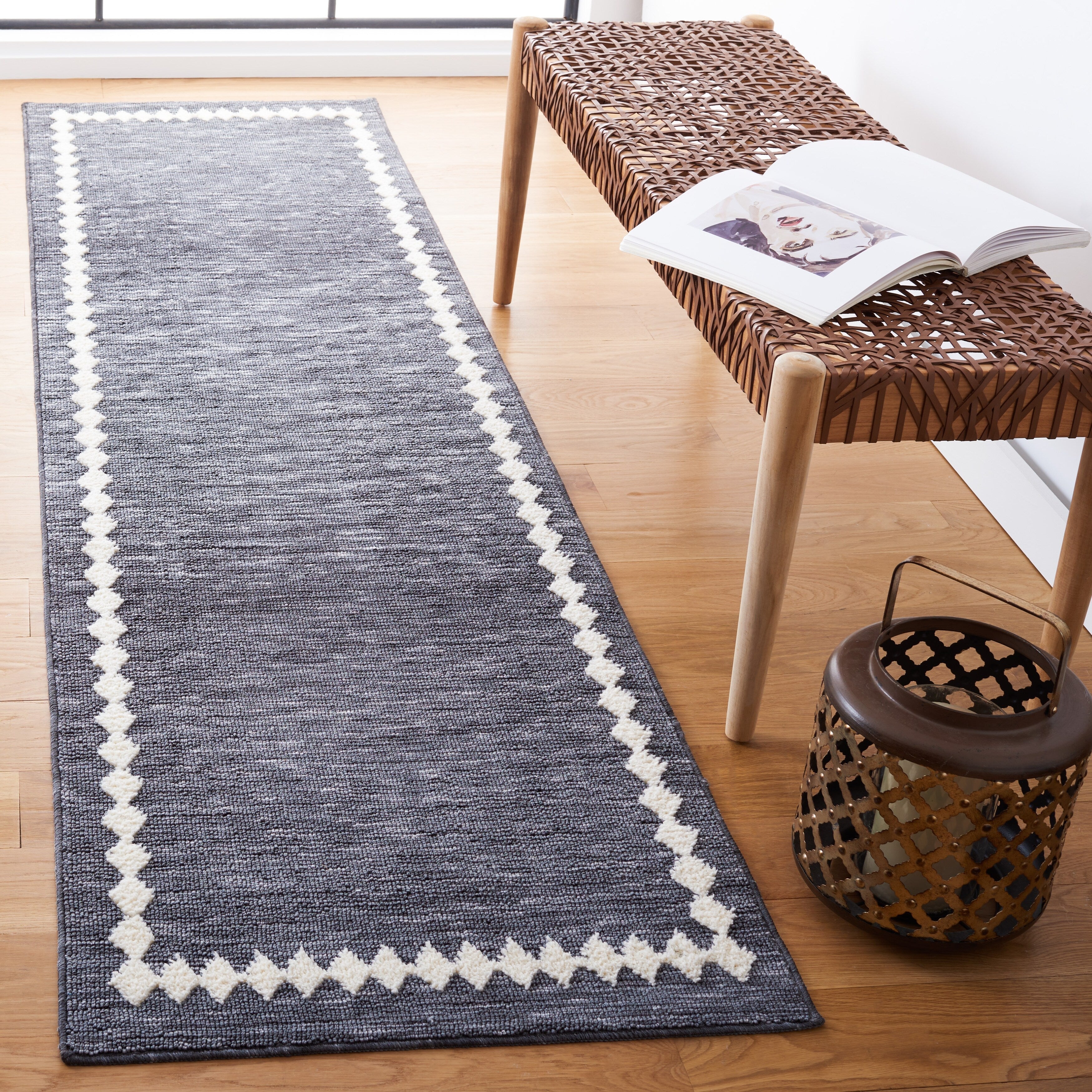 Tapis SAFAVIEH à bordure Lintrud, facile d'entretien et lavable en machine