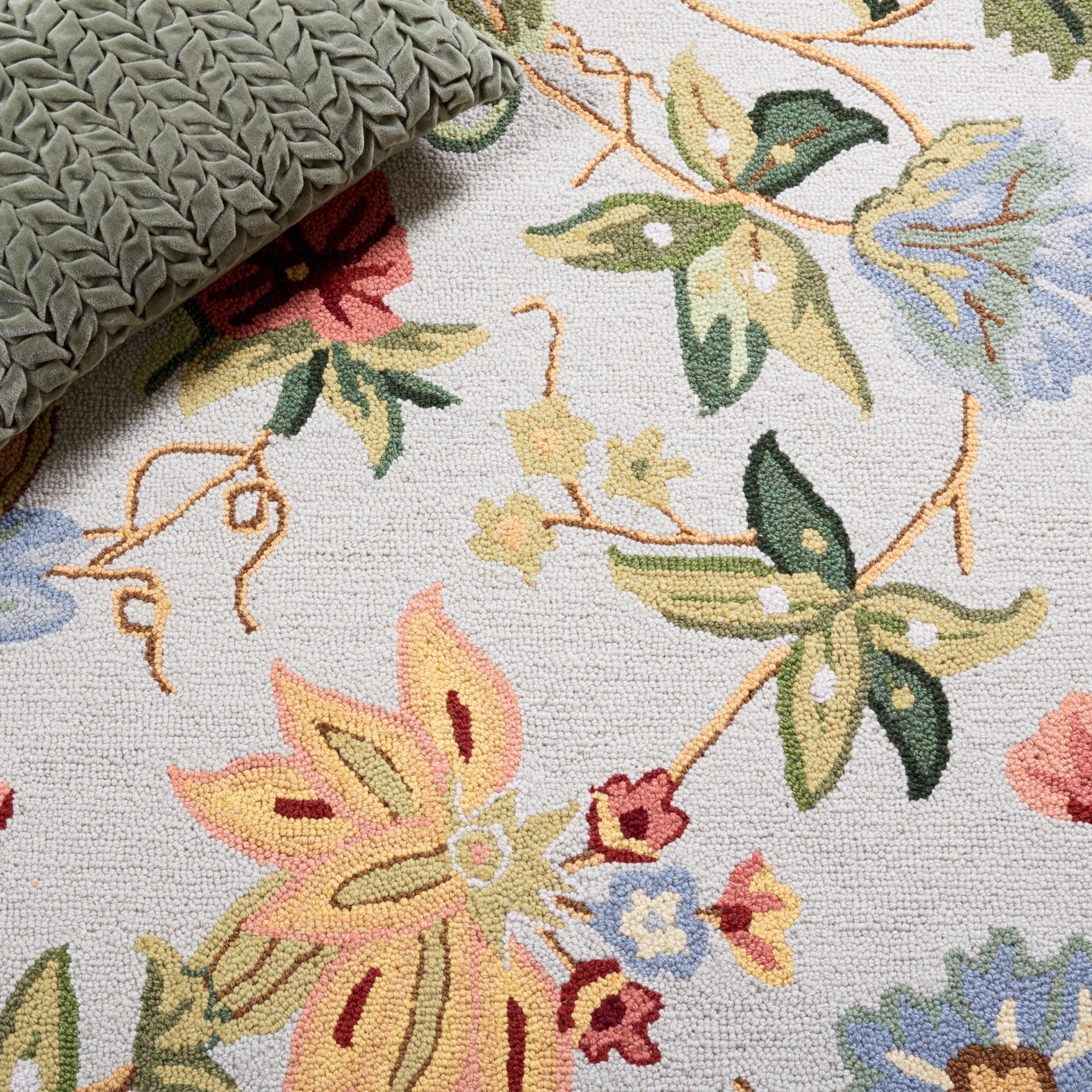 Tapis en laine floral Chelsea Yauhenia fait main SAFAVIEH de style campagnard français