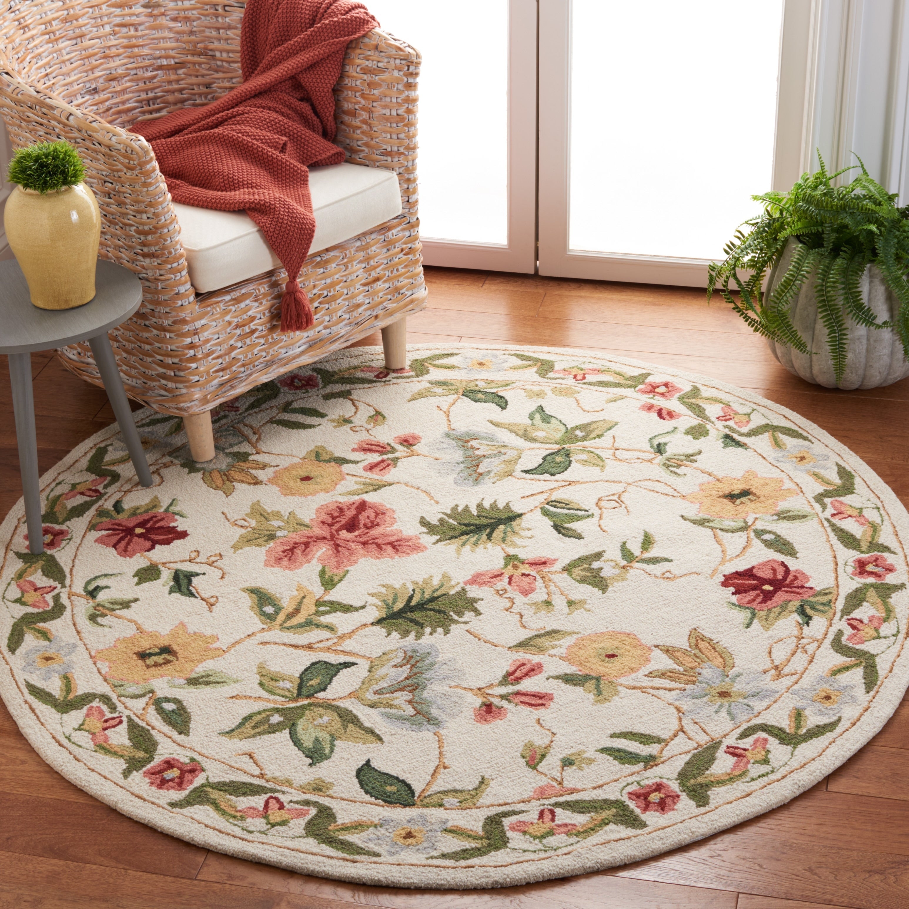 Tapis en laine floral Chelsea Yauhenia fait main SAFAVIEH de style campagnard français