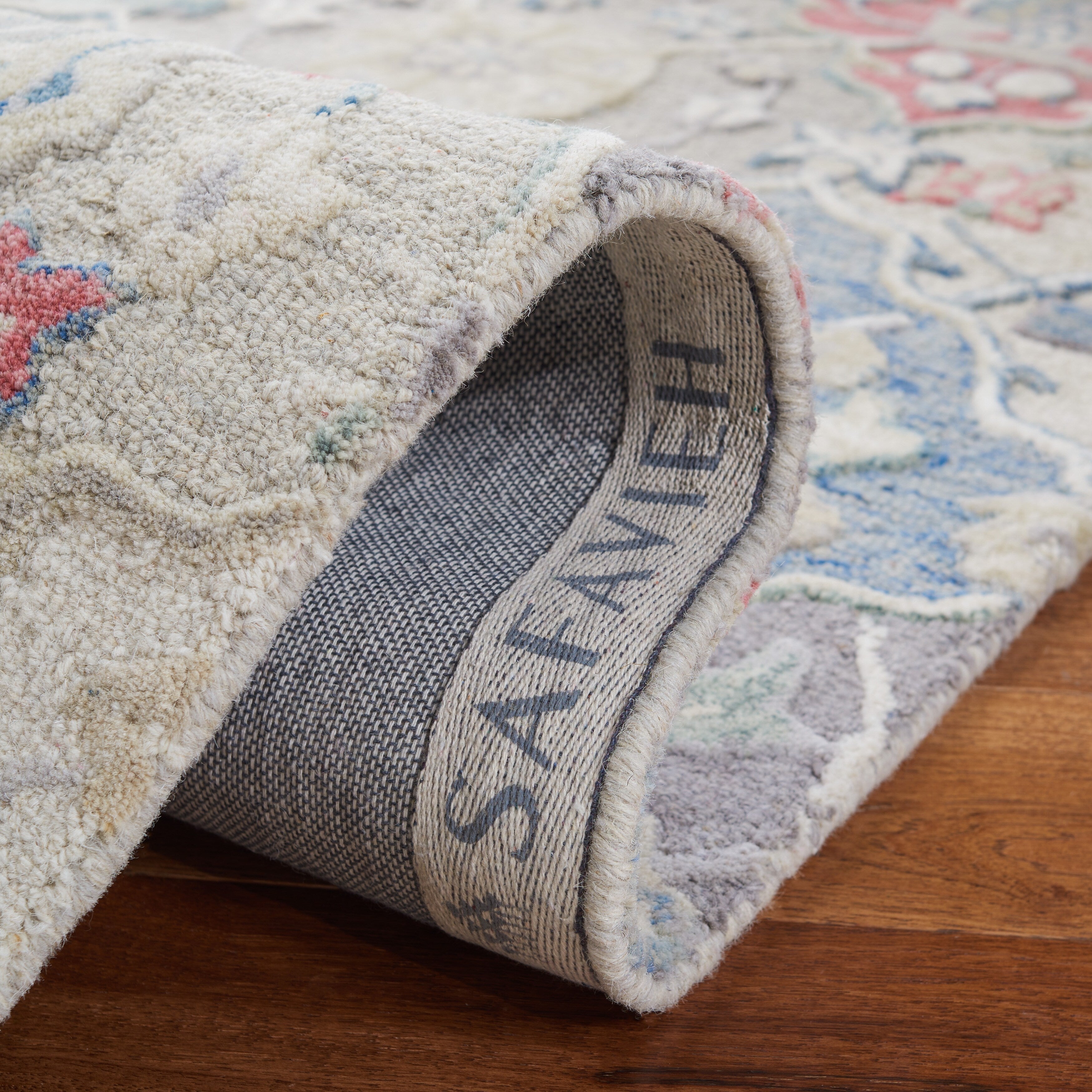 Tapis en laine imprimé floral glamour fait main SAFAVIEH