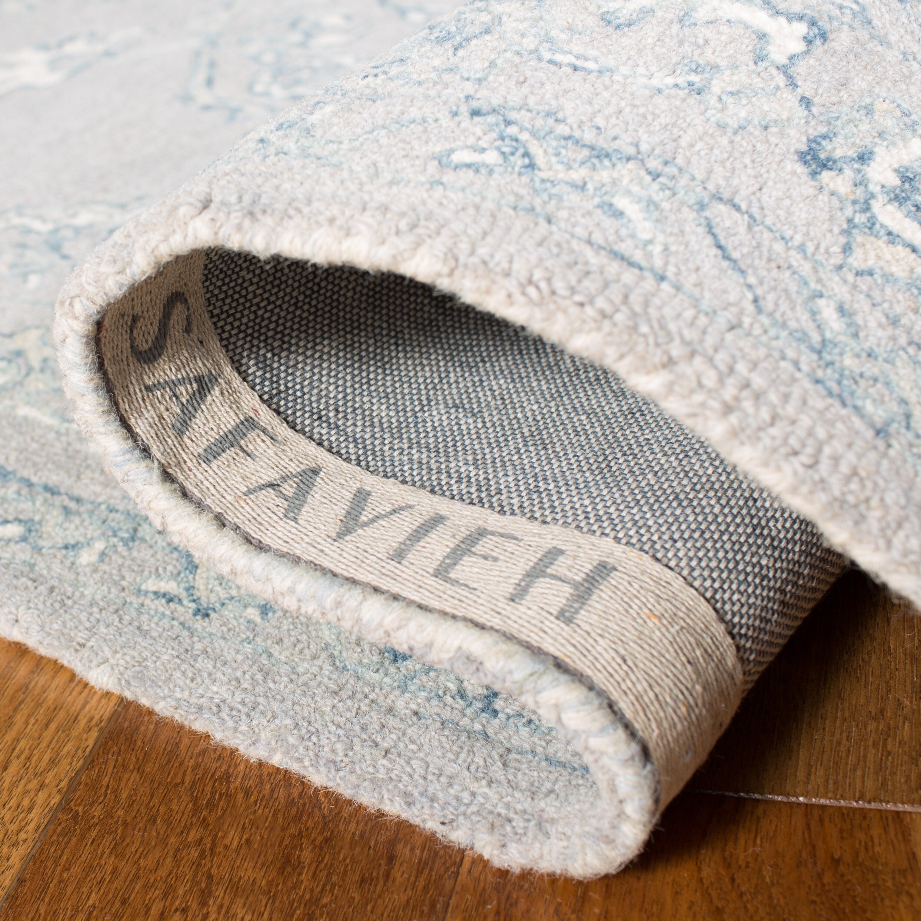 Tapis en laine Torbjorg fait main en micro-boucles SAFAVIEH